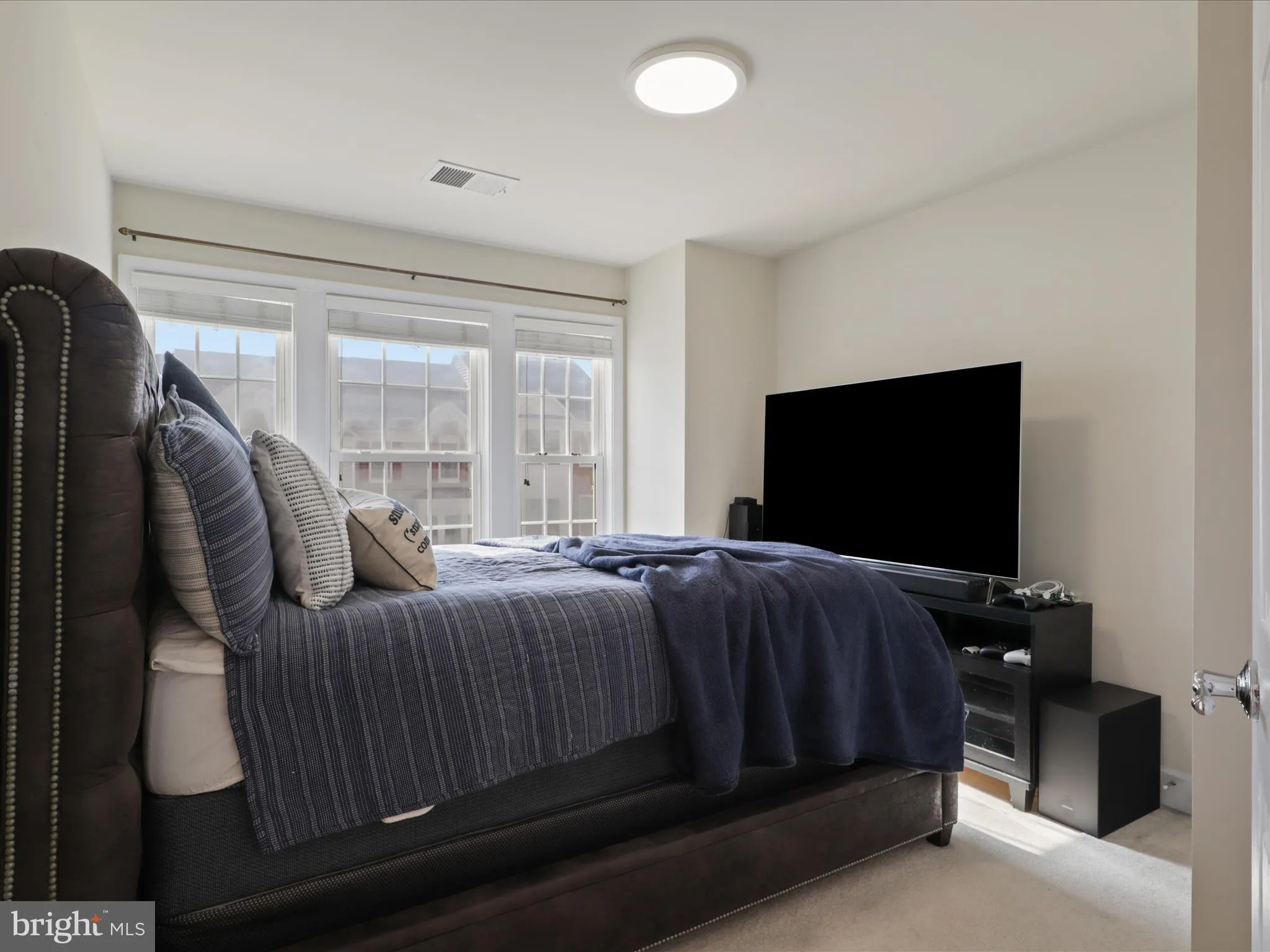 Woodbridge, Virginia 22191, United States, 3 Bedrooms Bedrooms, ,4 BathroomsBathrooms,Residential,Contingent,76566