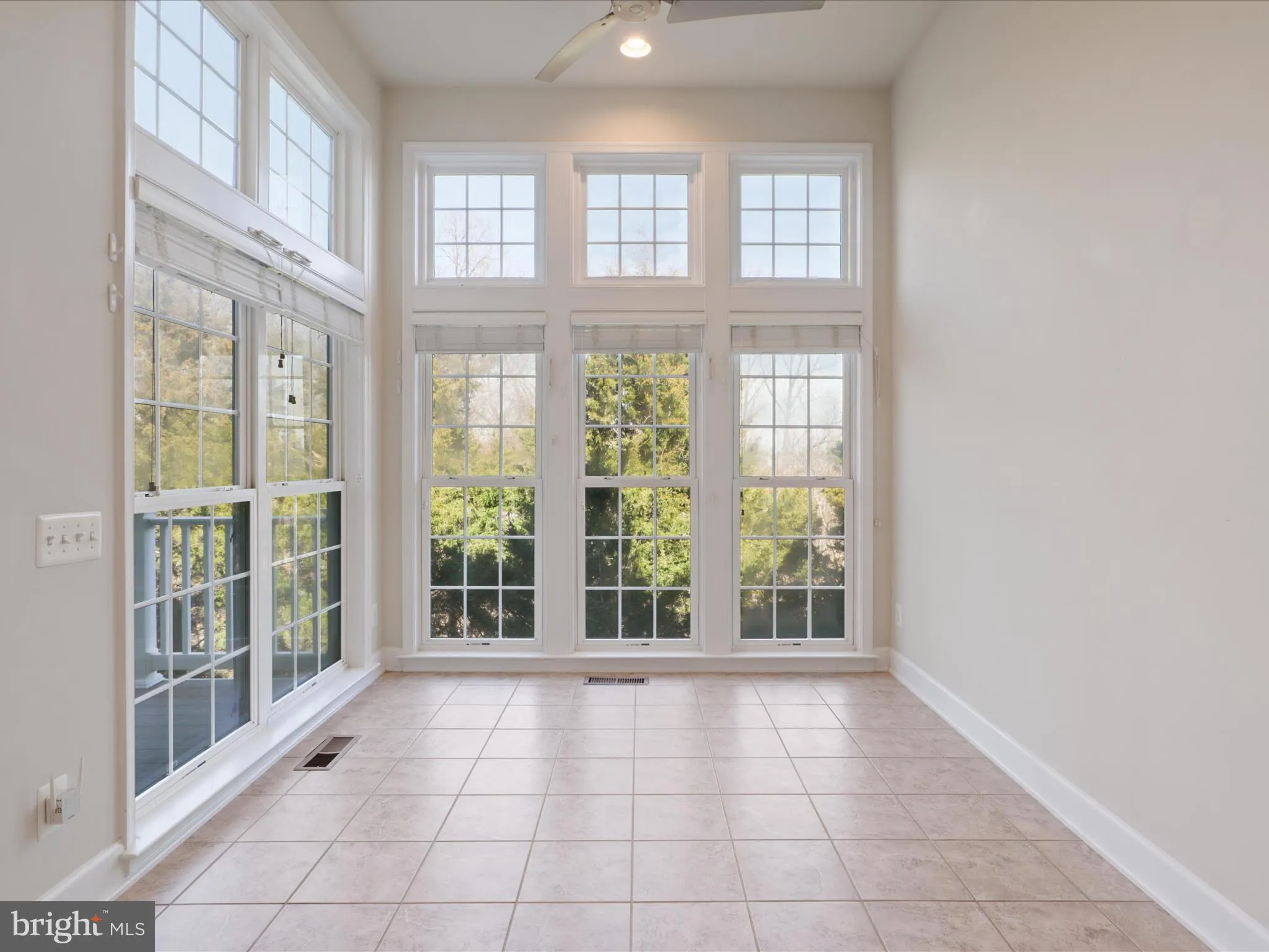 Woodbridge, Virginia 22191, United States, 3 Bedrooms Bedrooms, ,4 BathroomsBathrooms,Residential,Contingent,76566