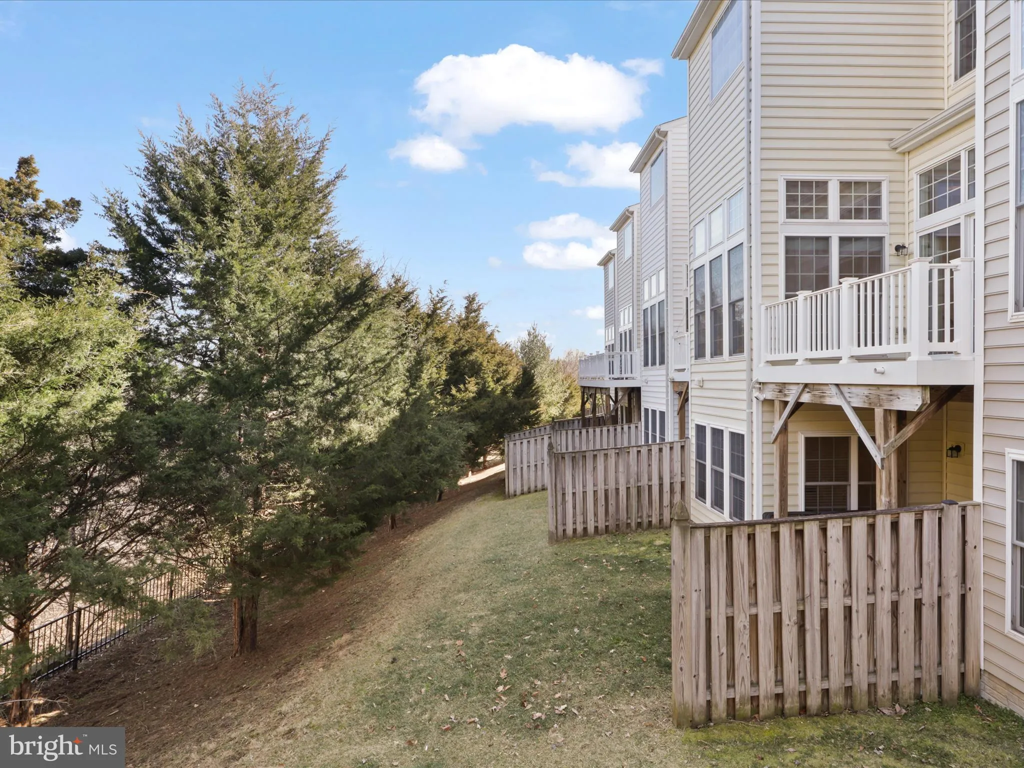 Woodbridge, Virginia 22191, United States, 3 Bedrooms Bedrooms, ,4 BathroomsBathrooms,Residential,Contingent,76566