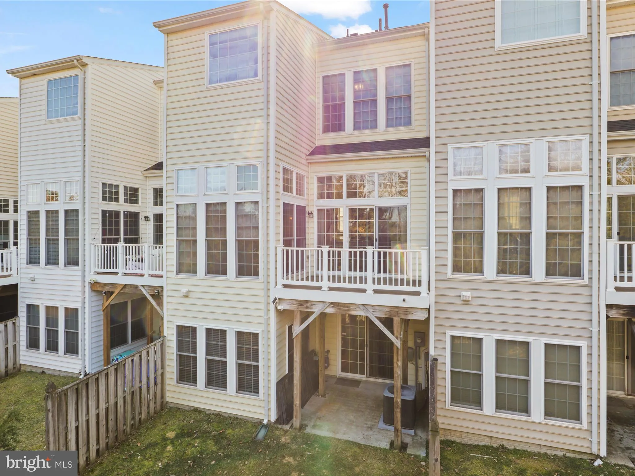 Woodbridge, Virginia 22191, United States, 3 Bedrooms Bedrooms, ,4 BathroomsBathrooms,Residential,Contingent,76566