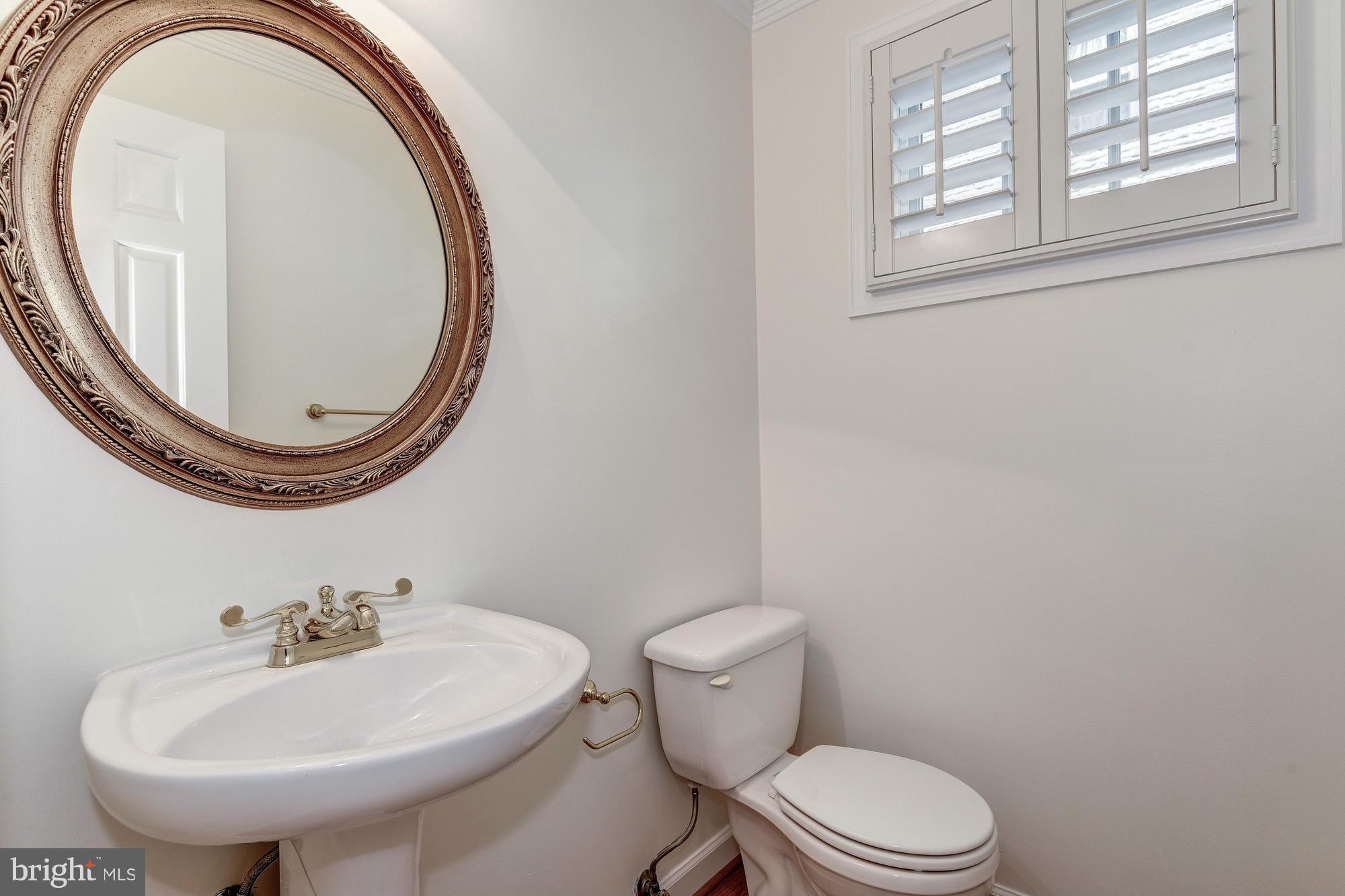 KINGS MANOR - Residential Lease