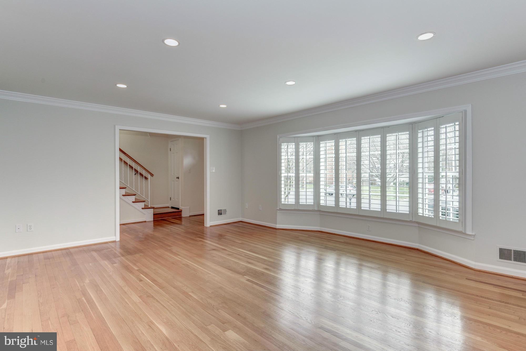 KINGS MANOR - Residential Lease