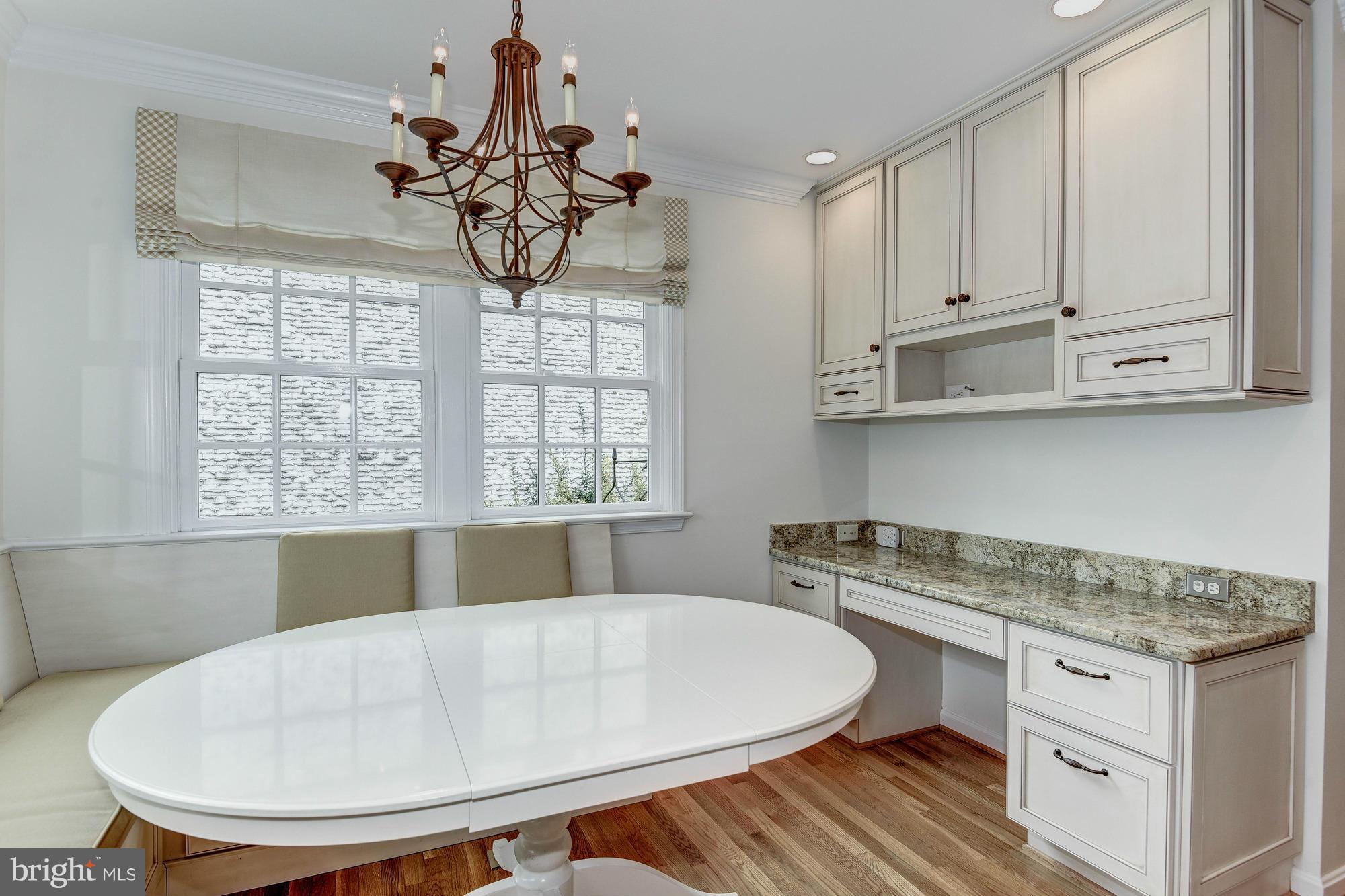 KINGS MANOR - Residential Lease