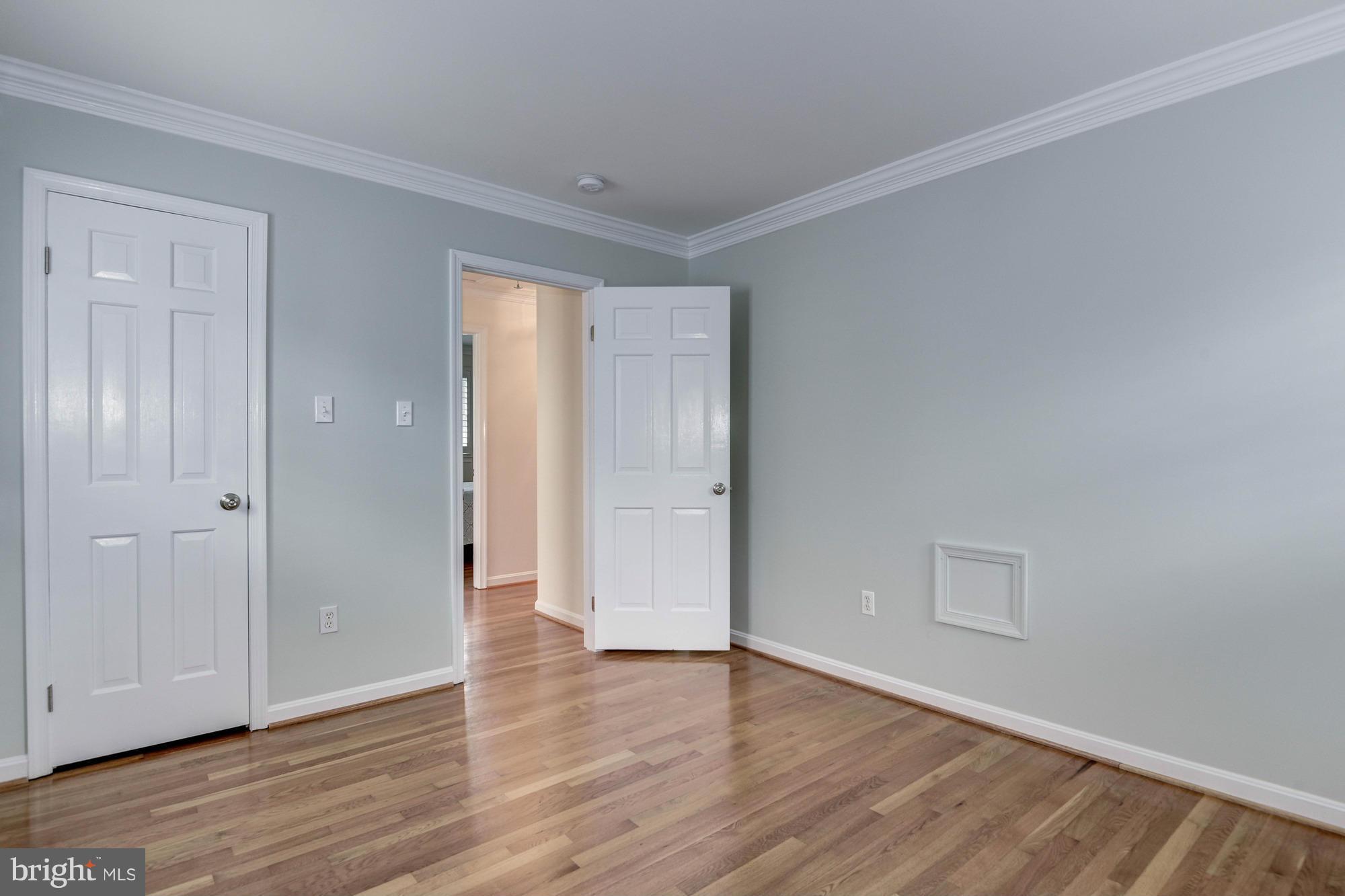 KINGS MANOR - Residential Lease