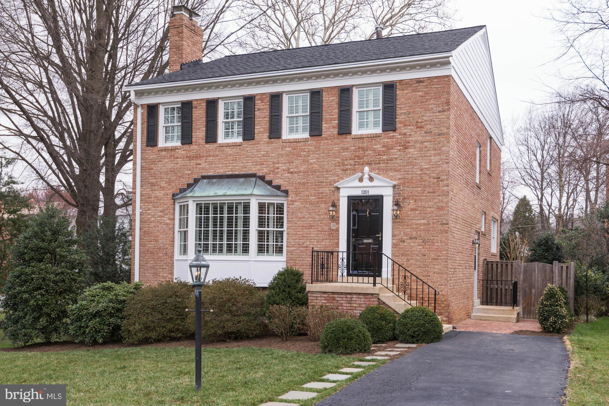 KINGS MANOR - Residential Lease