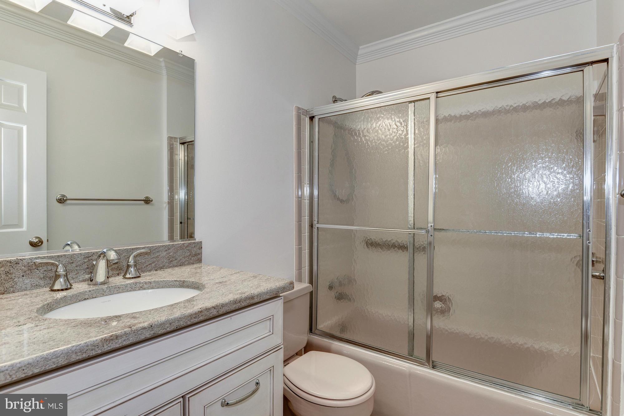 KINGS MANOR - Residential Lease