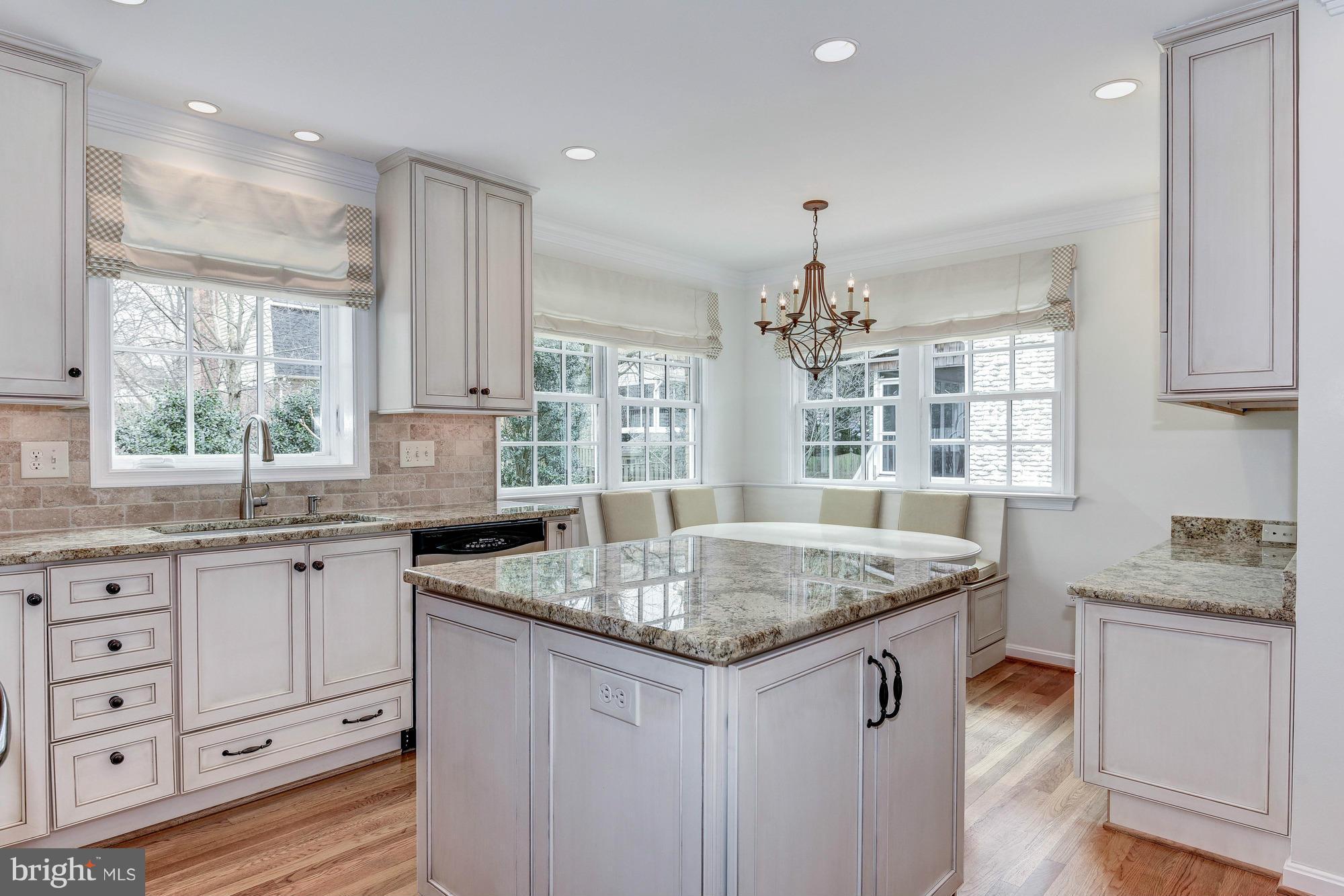 KINGS MANOR - Residential Lease