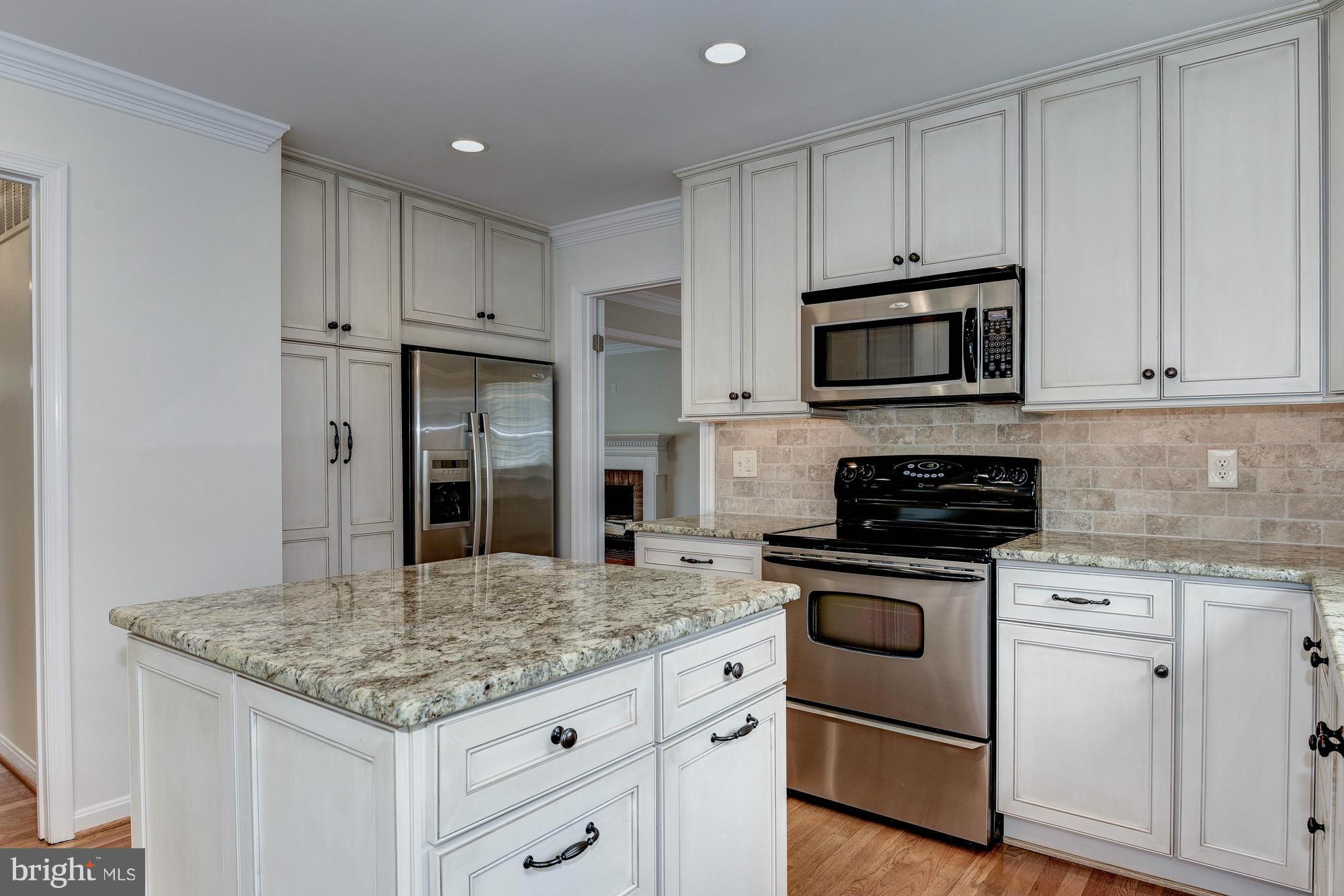 KINGS MANOR - Residential Lease