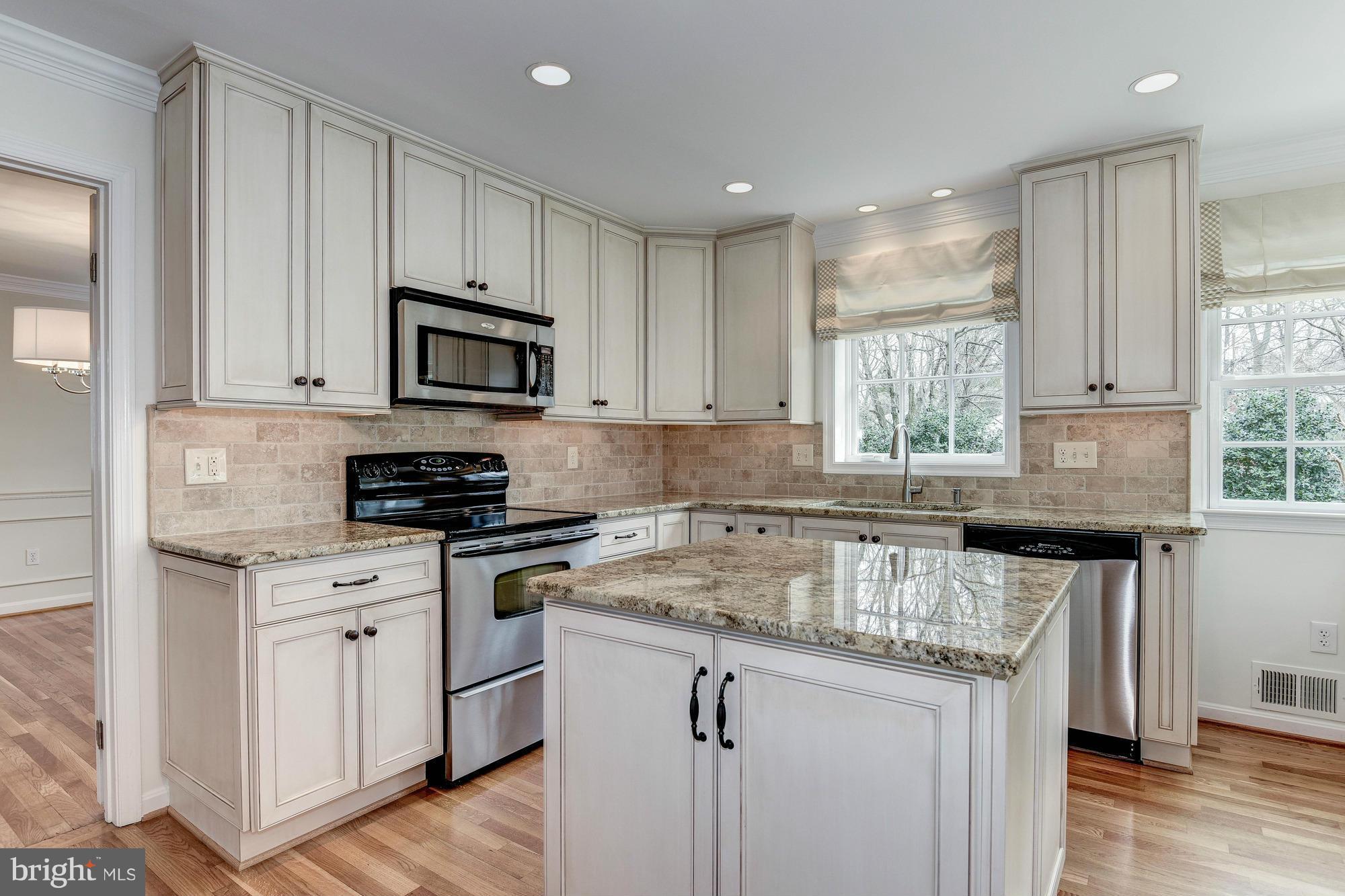 KINGS MANOR - Residential Lease