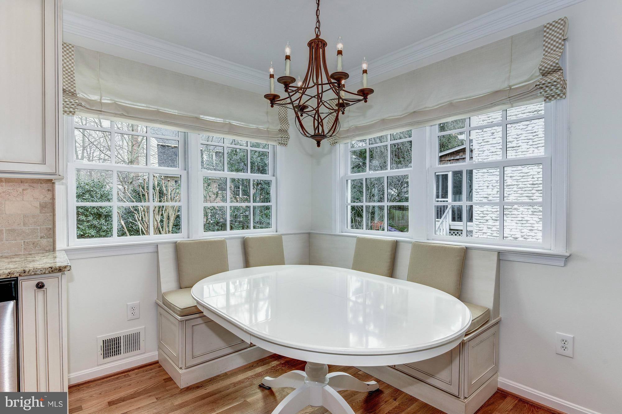KINGS MANOR - Residential Lease