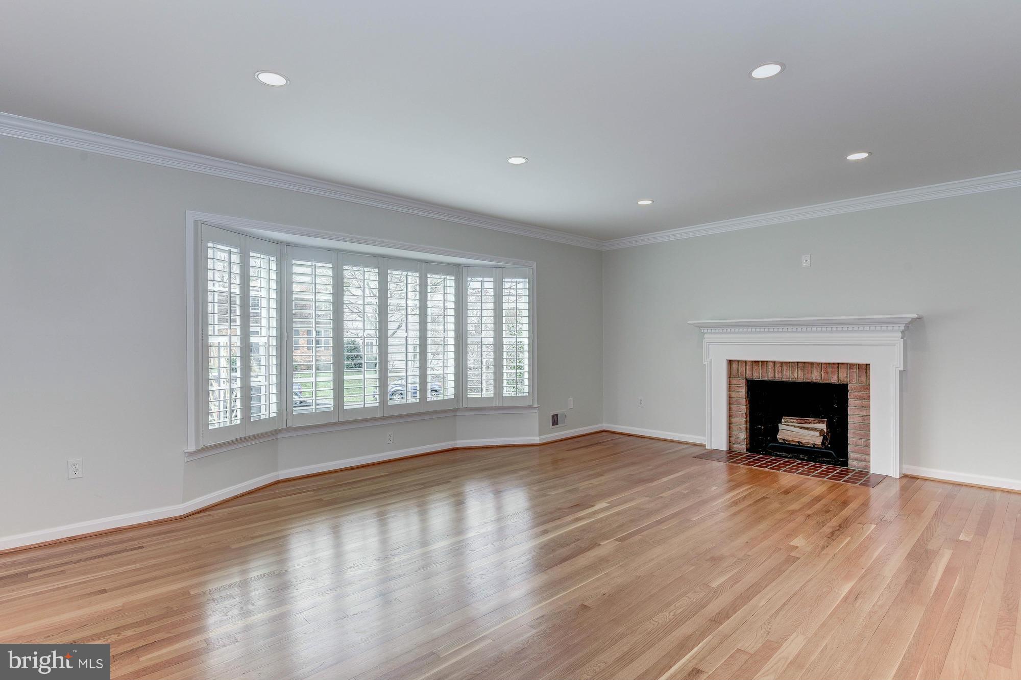 KINGS MANOR - Residential Lease