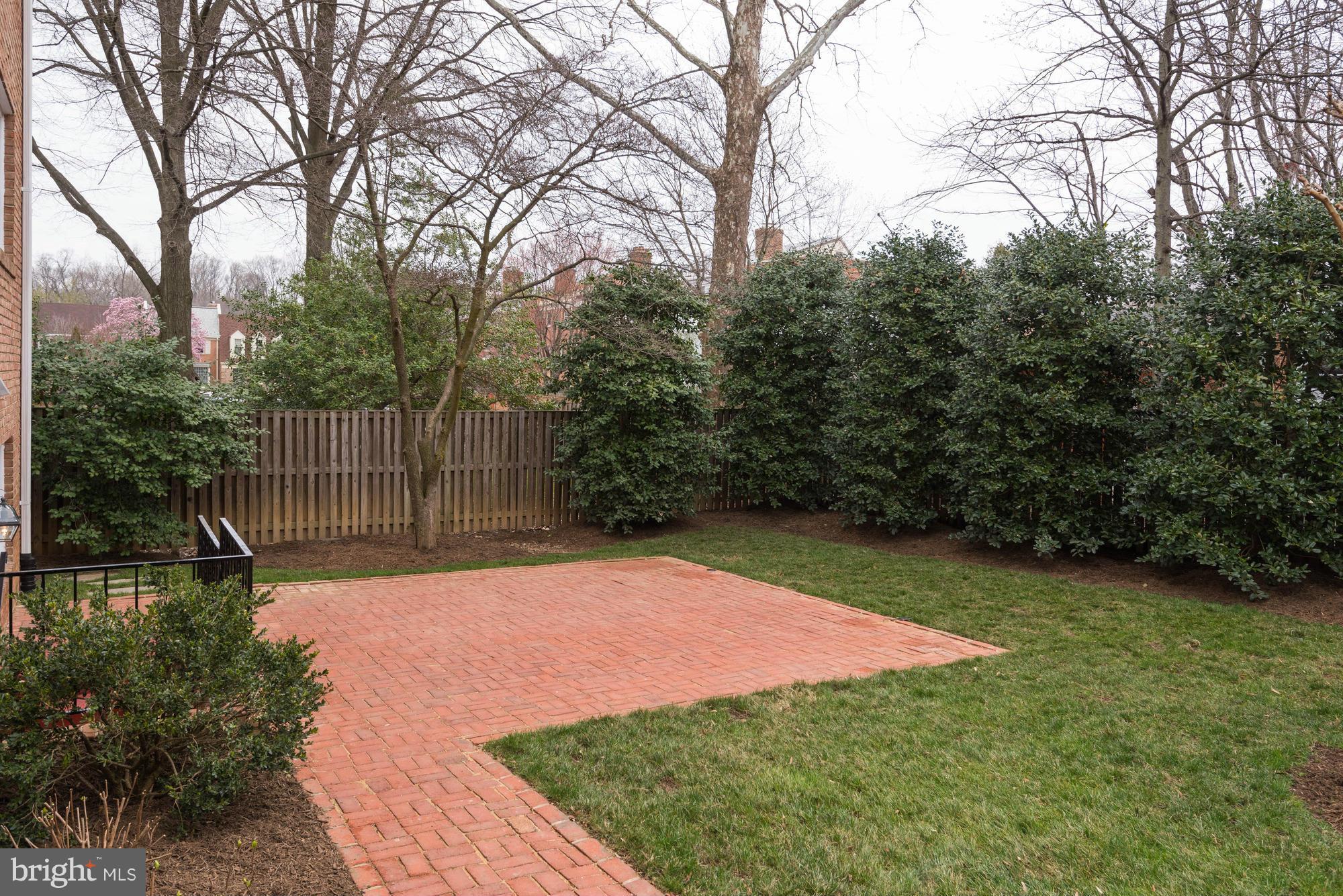 KINGS MANOR - Residential Lease