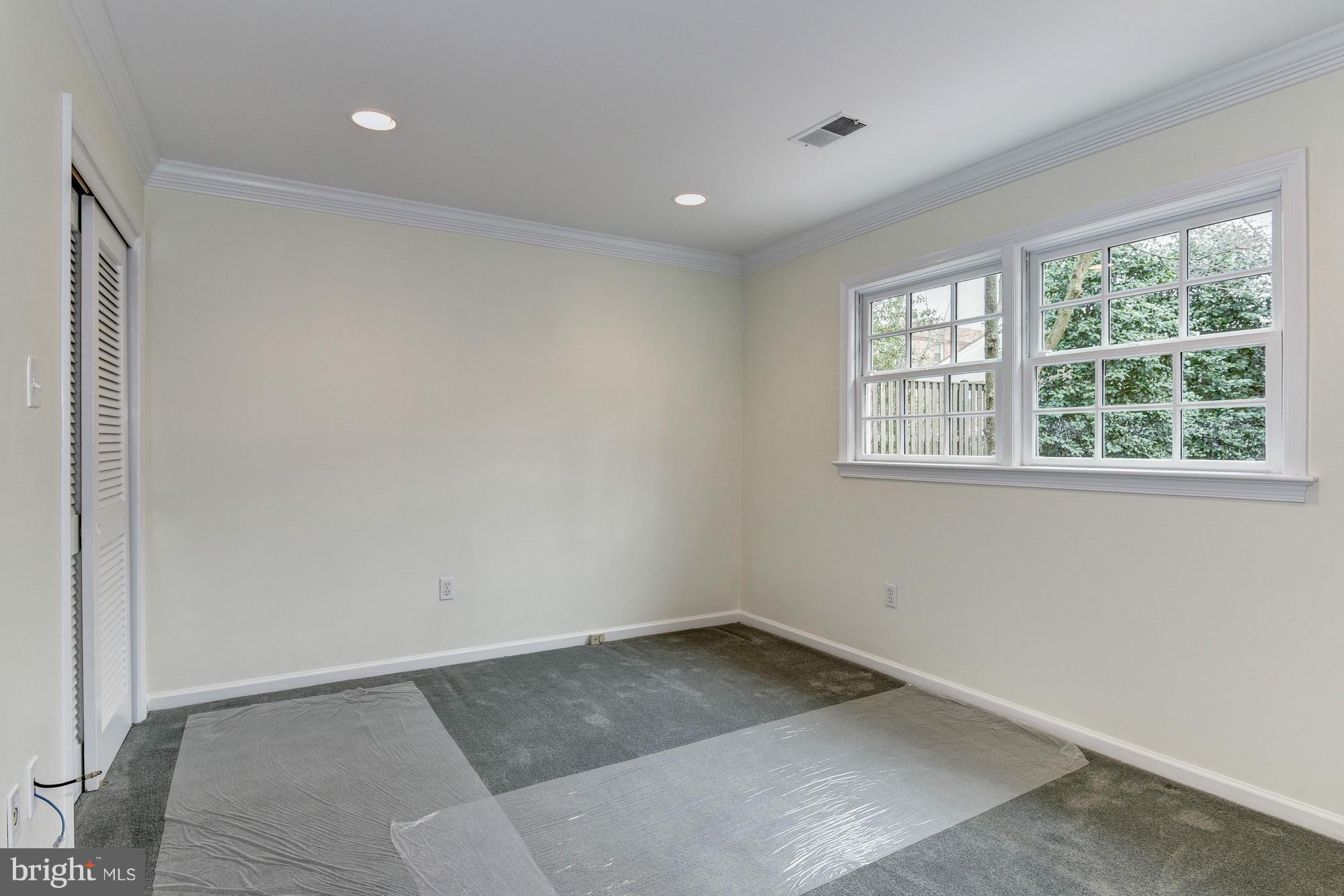KINGS MANOR - Residential Lease