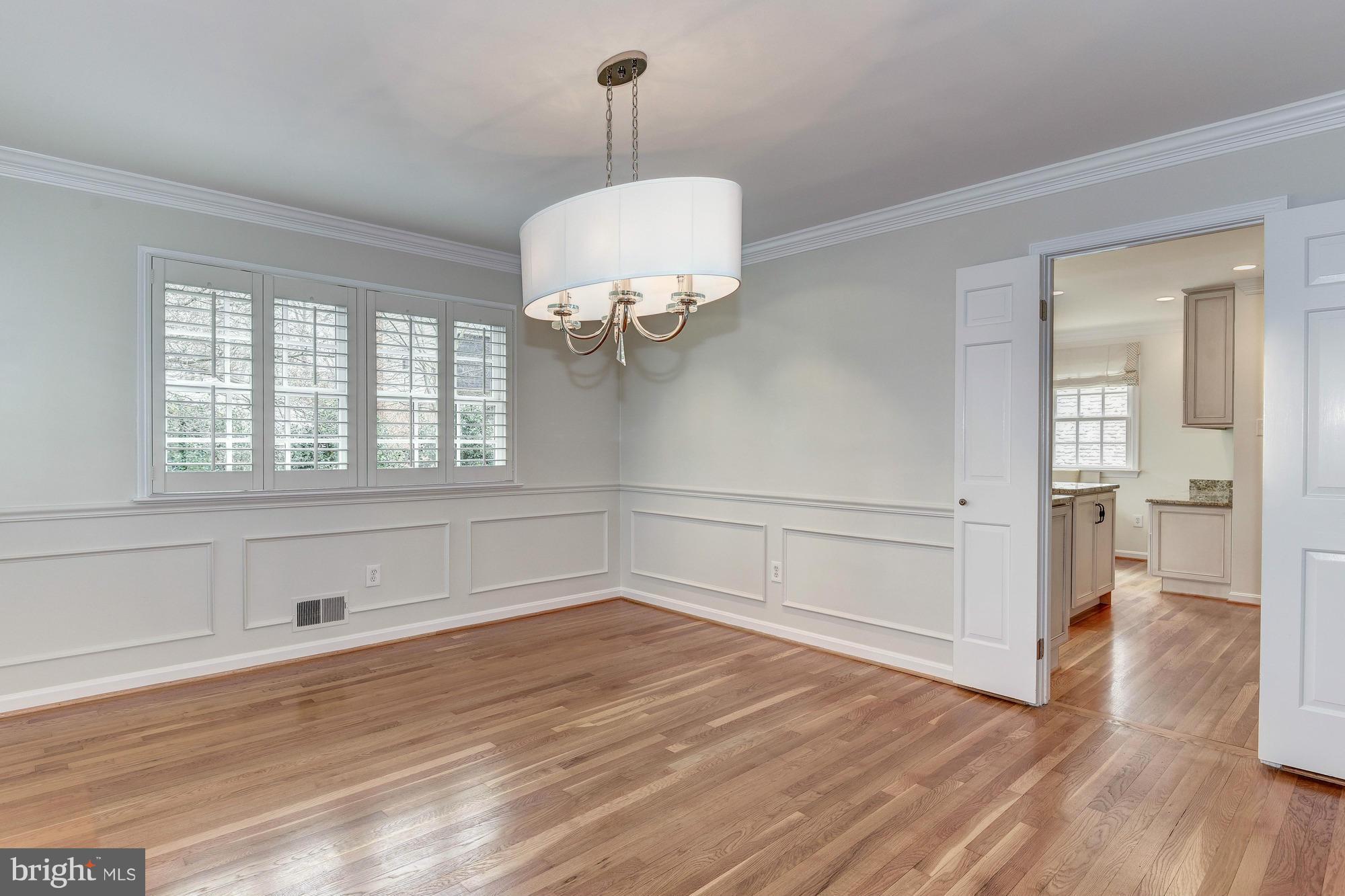 KINGS MANOR - Residential Lease