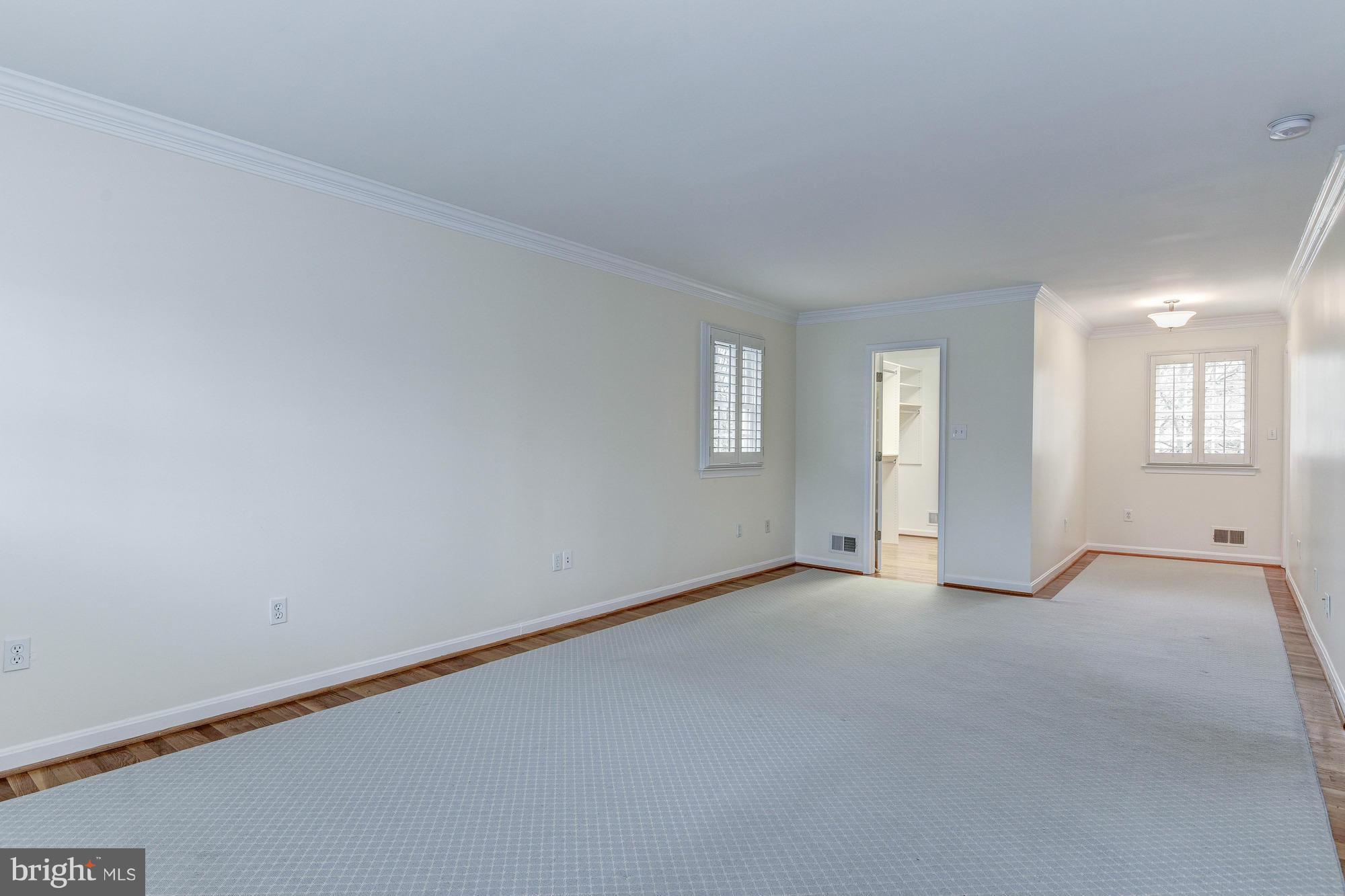 KINGS MANOR - Residential Lease