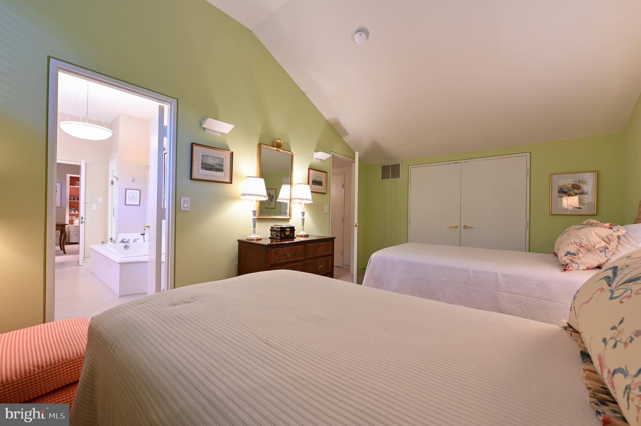 ROCKLAND - Residential