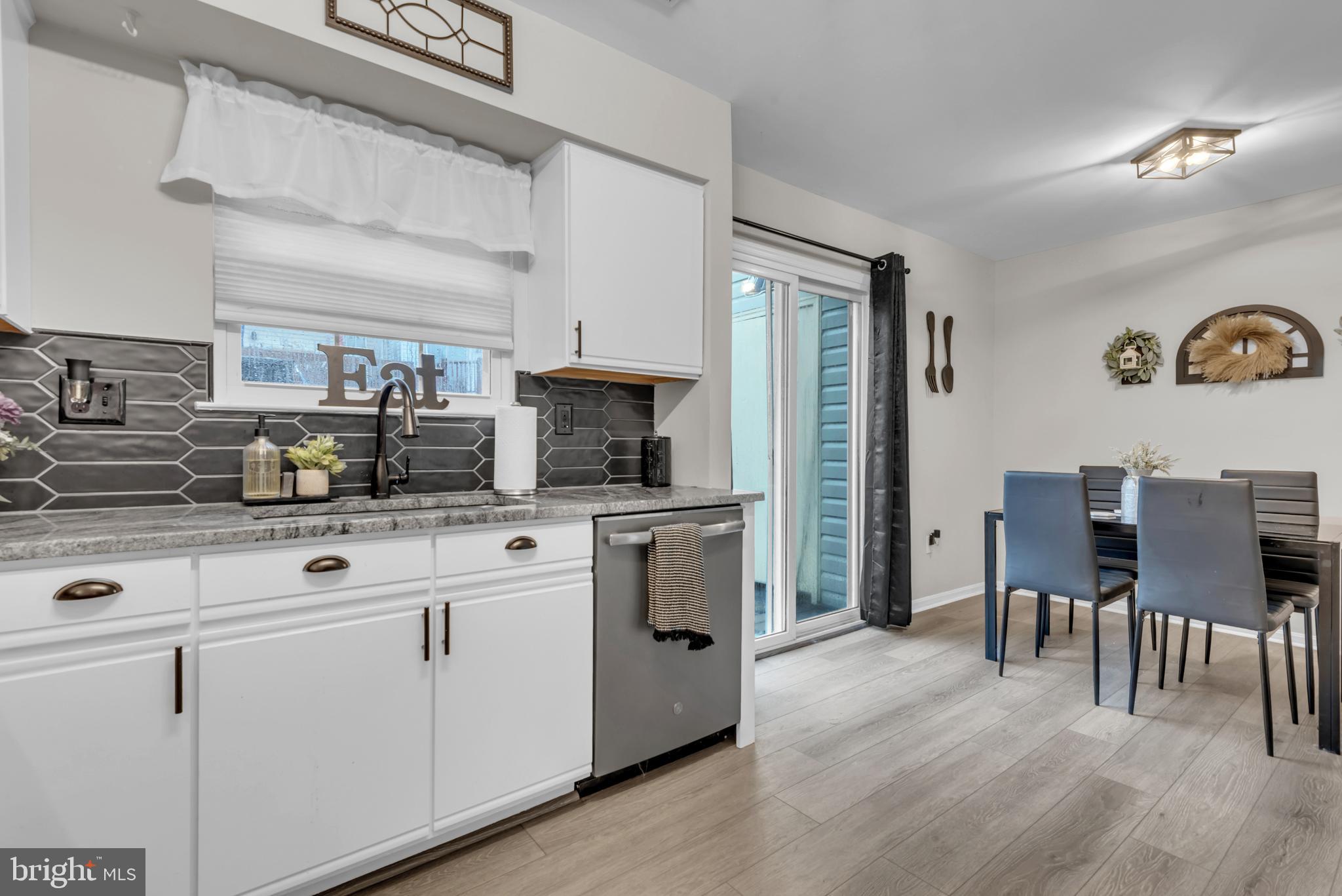 STONEY BEACH - Residential
