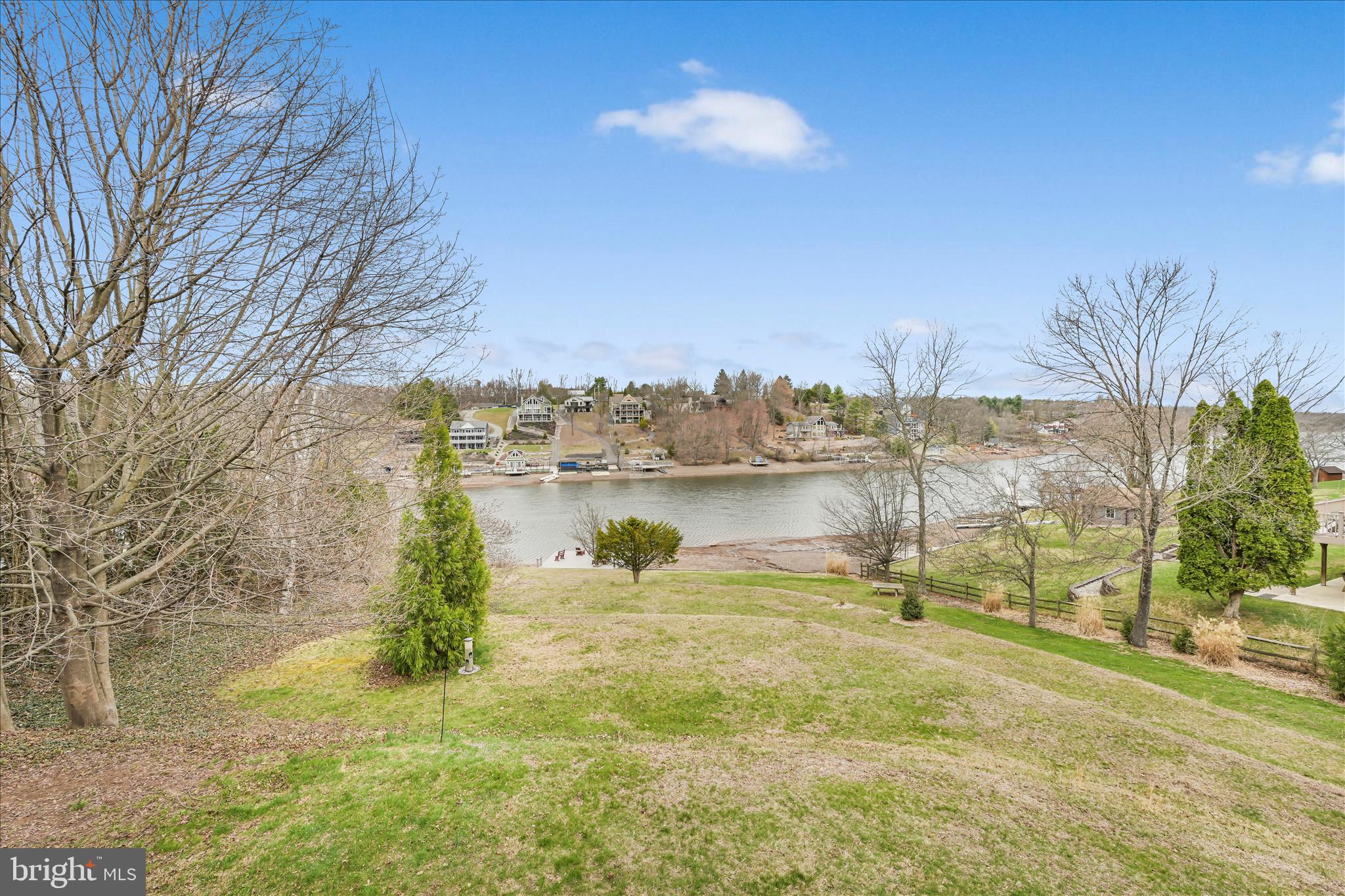 LAKE WYNONAH - Residential