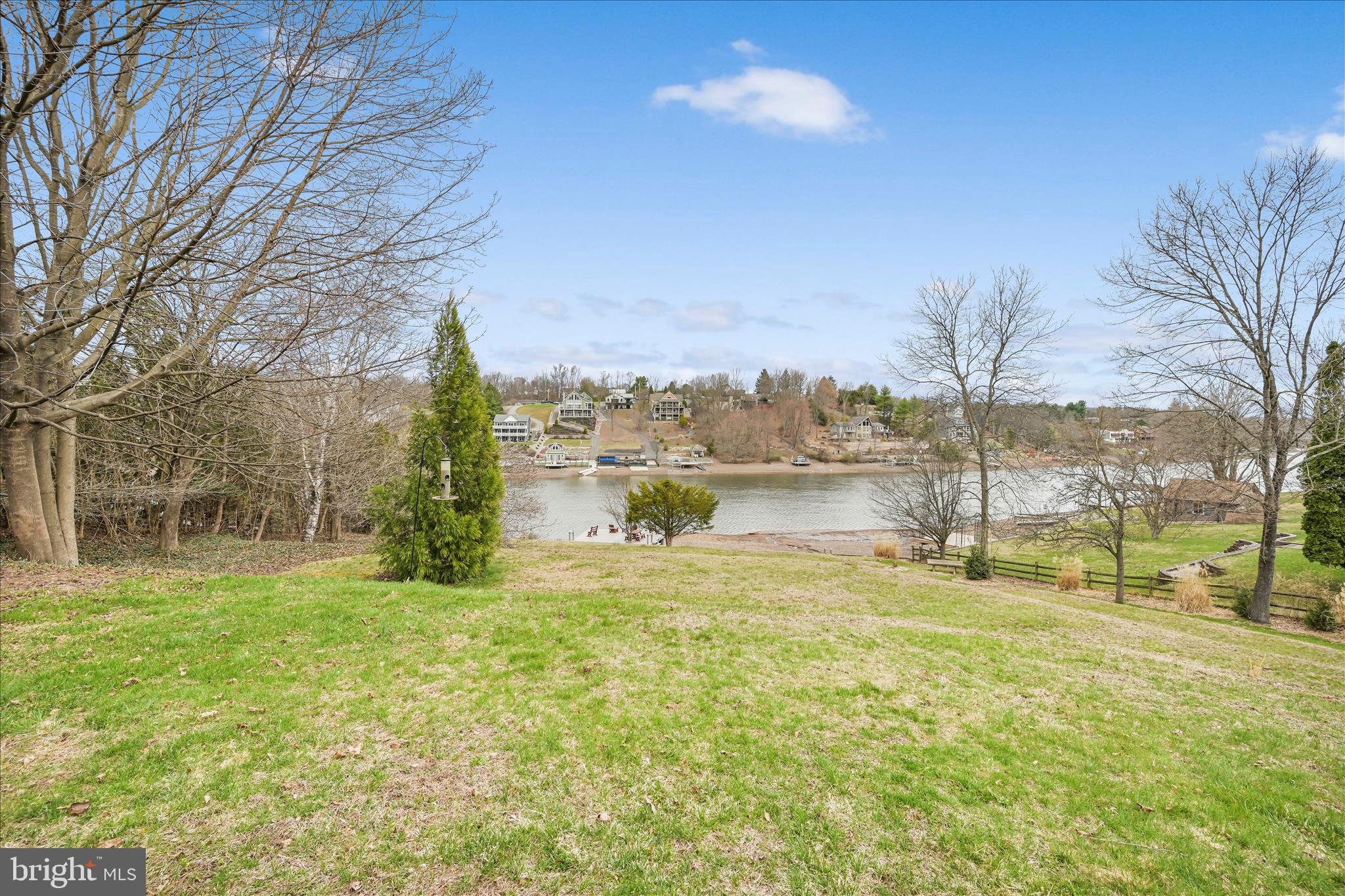 LAKE WYNONAH - Residential