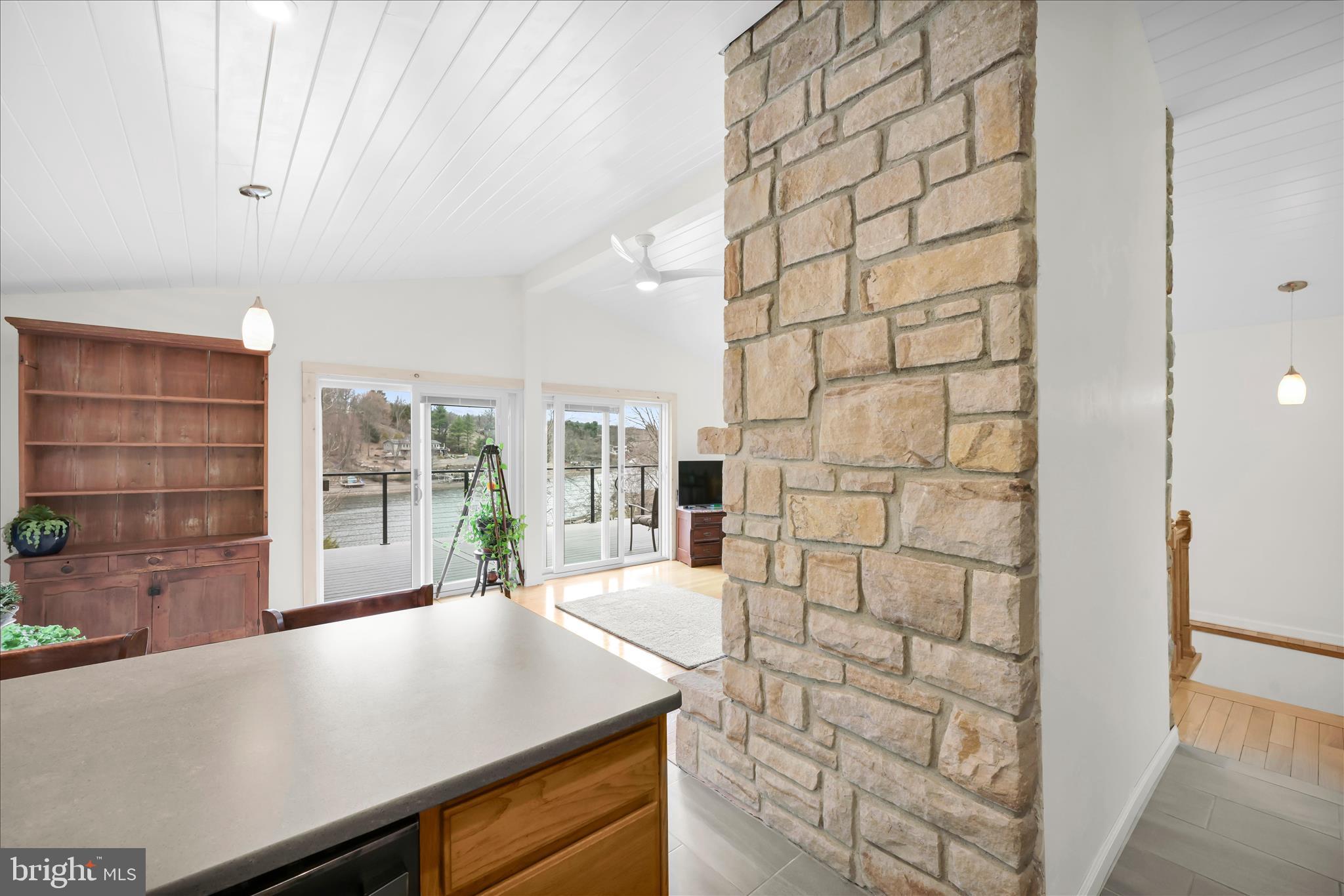 LAKE WYNONAH - Residential