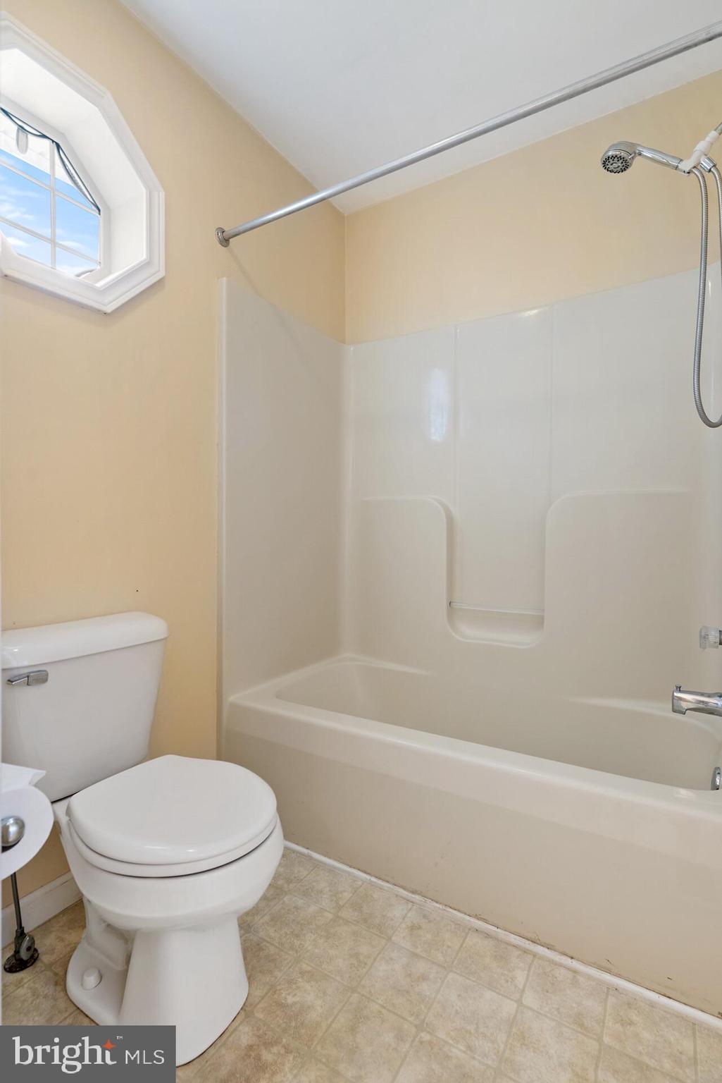 CLAYMONT CHASE - Residential