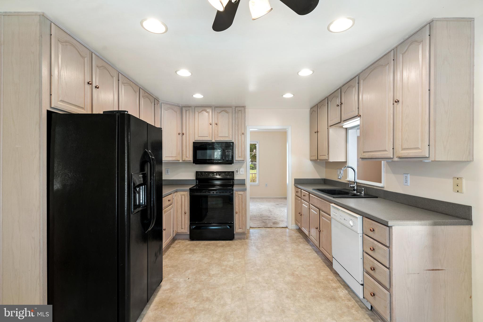 CLAYMONT CHASE - Residential