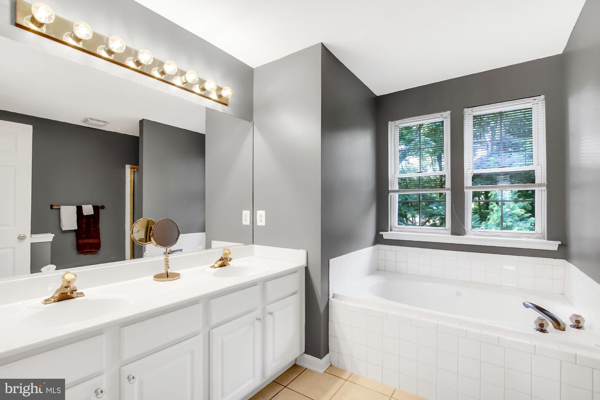 FOREST LAKES - Residential