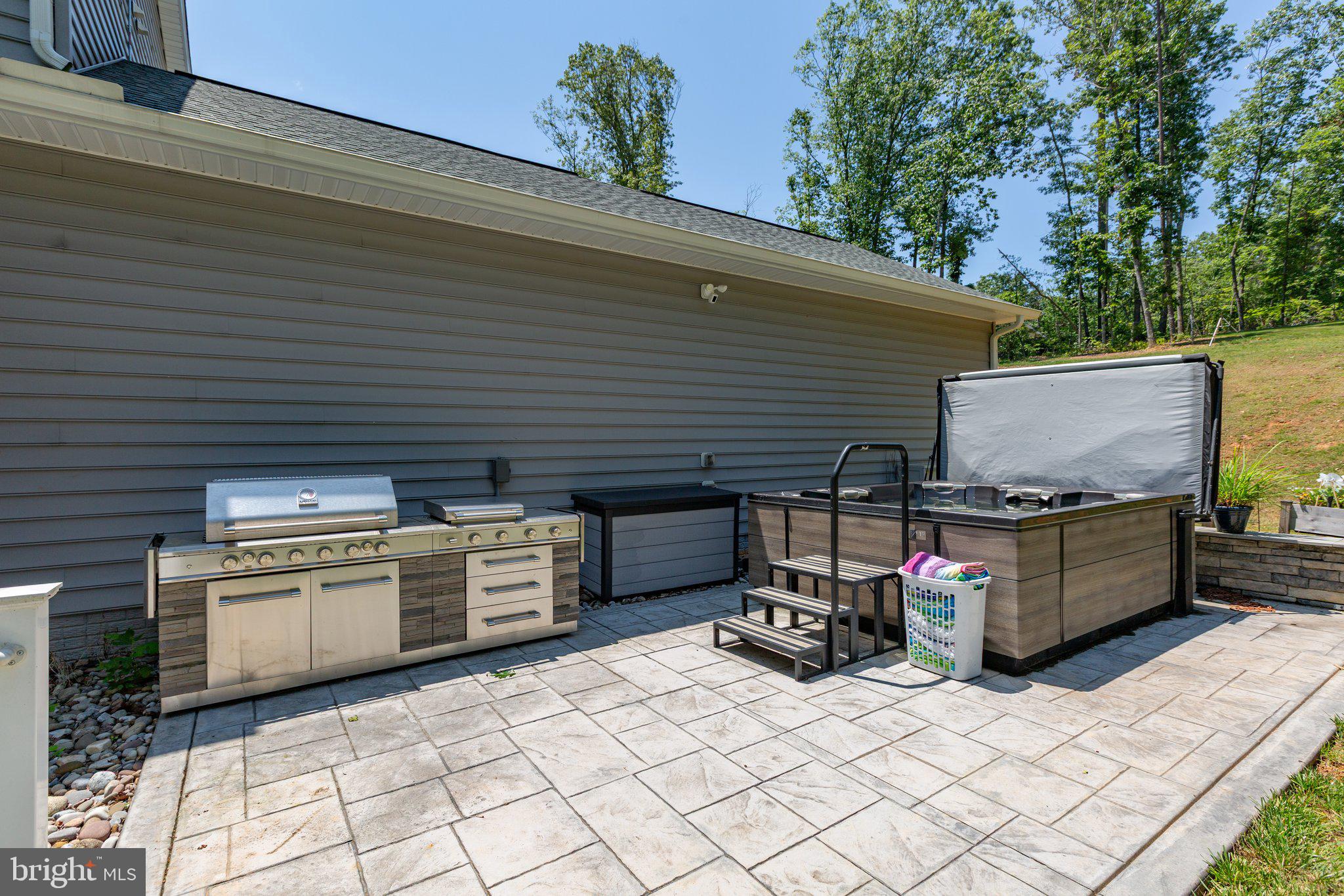 SULLIVAN ESTATES - Residential