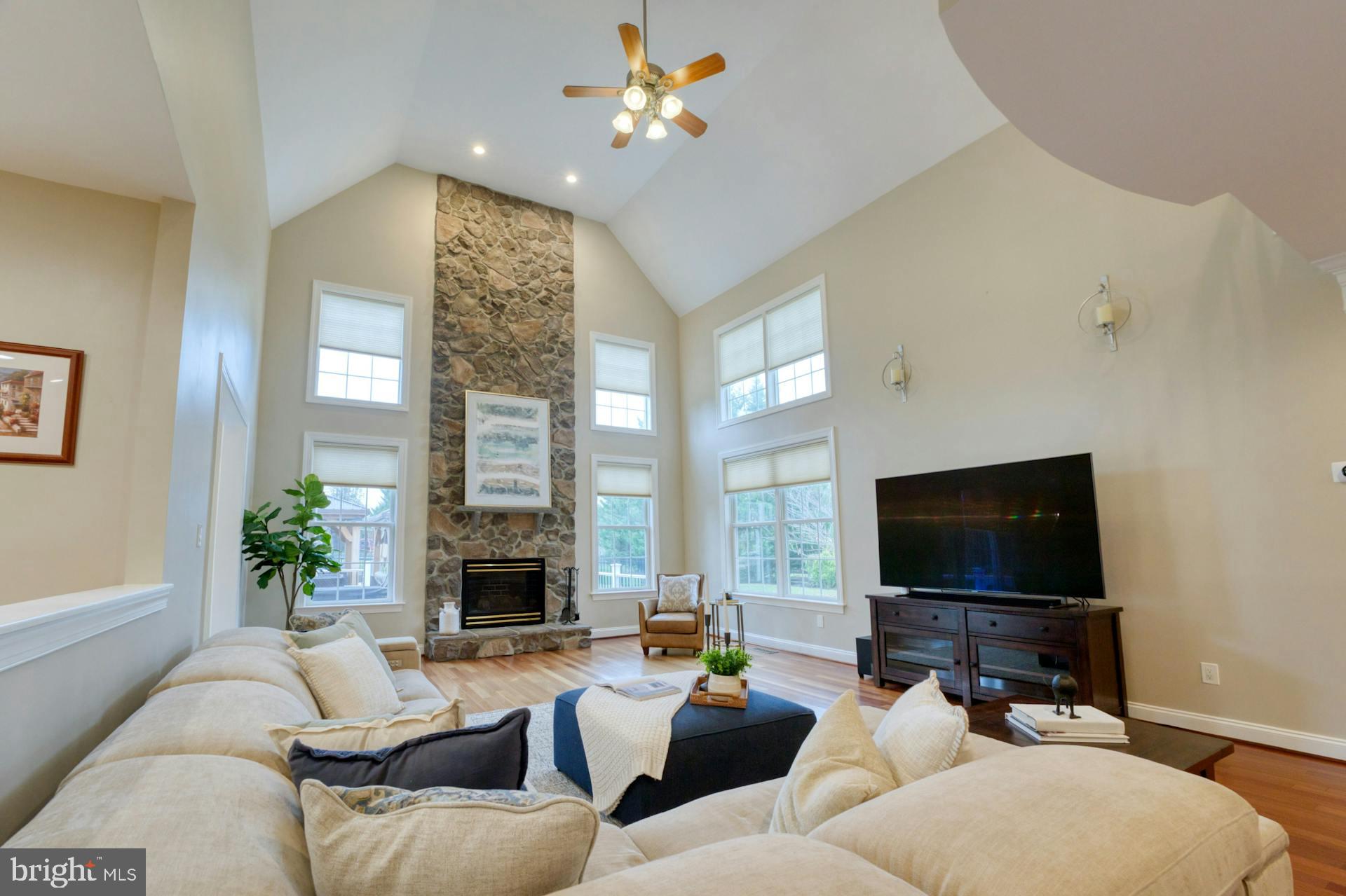 RASPBERRY FALLS - Residential