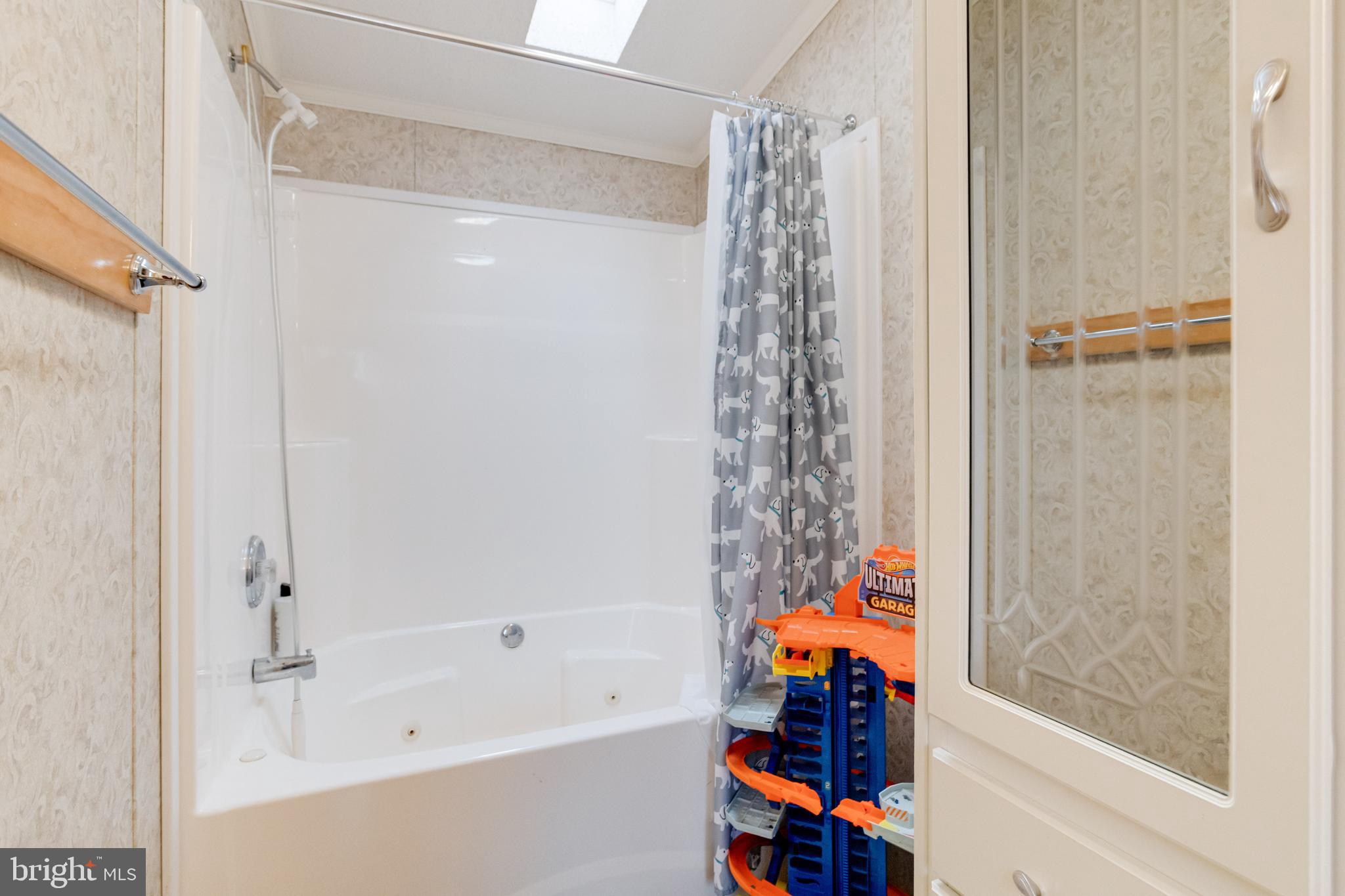 BISCAYNE BAY VILLAGE - Residential