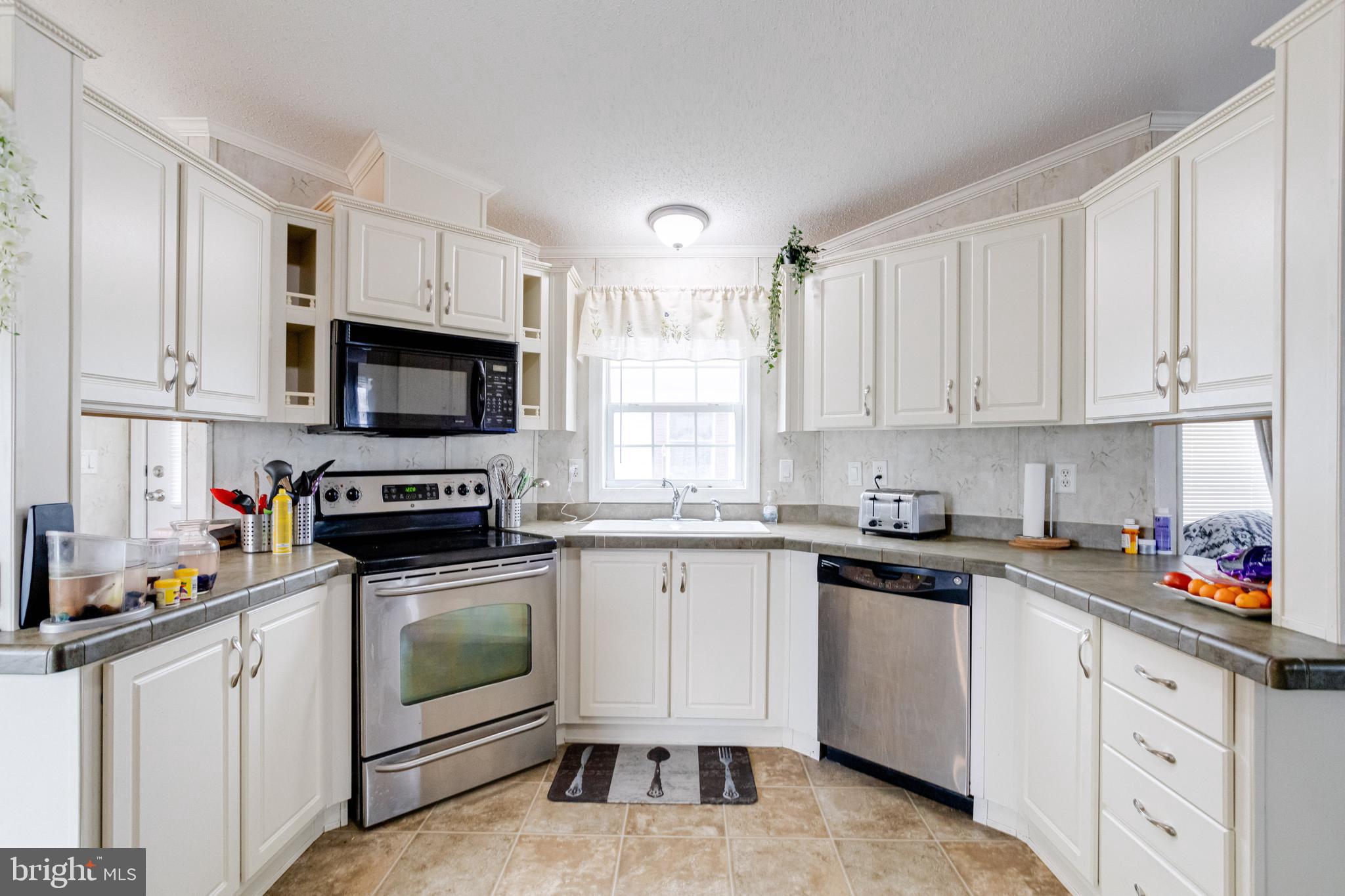 BISCAYNE BAY VILLAGE - Residential