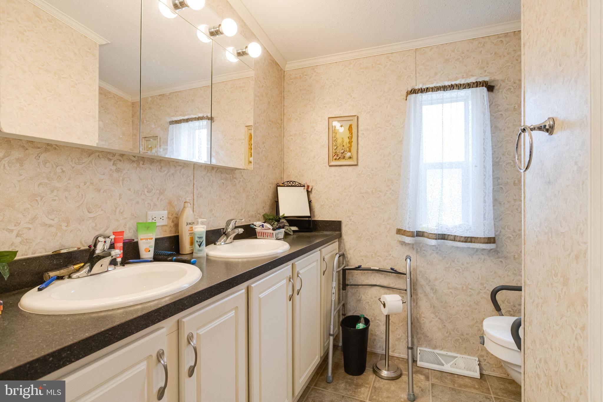 BISCAYNE BAY VILLAGE - Residential