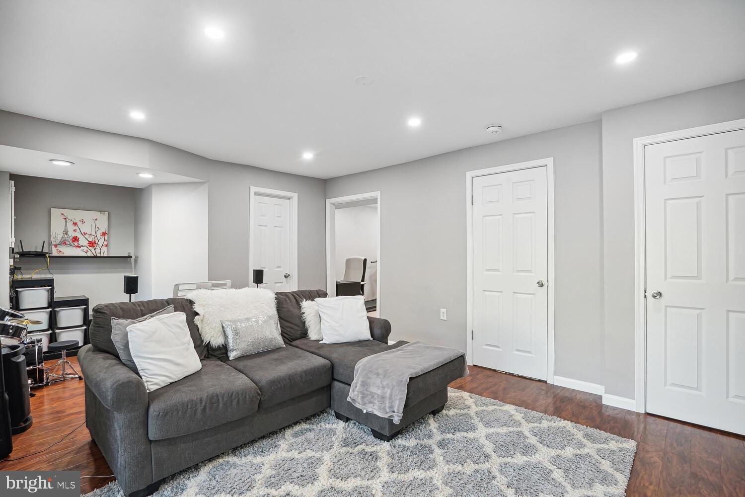 LAKE RIDGE - Residential