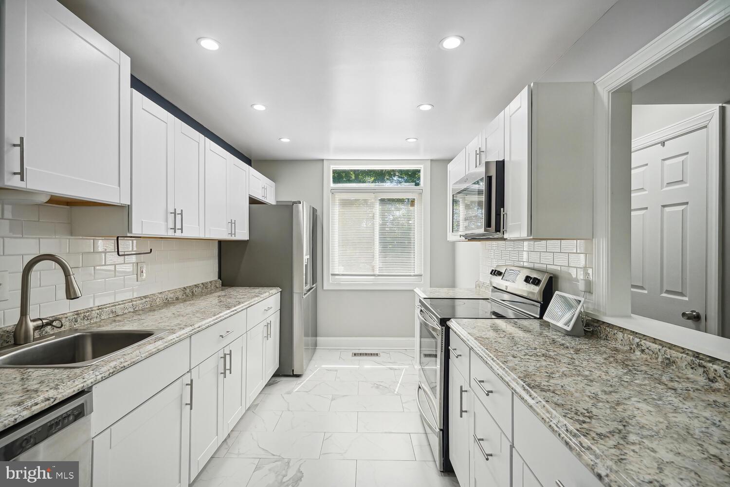 LAKE RIDGE - Residential