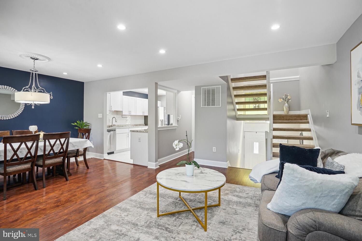 LAKE RIDGE - Residential