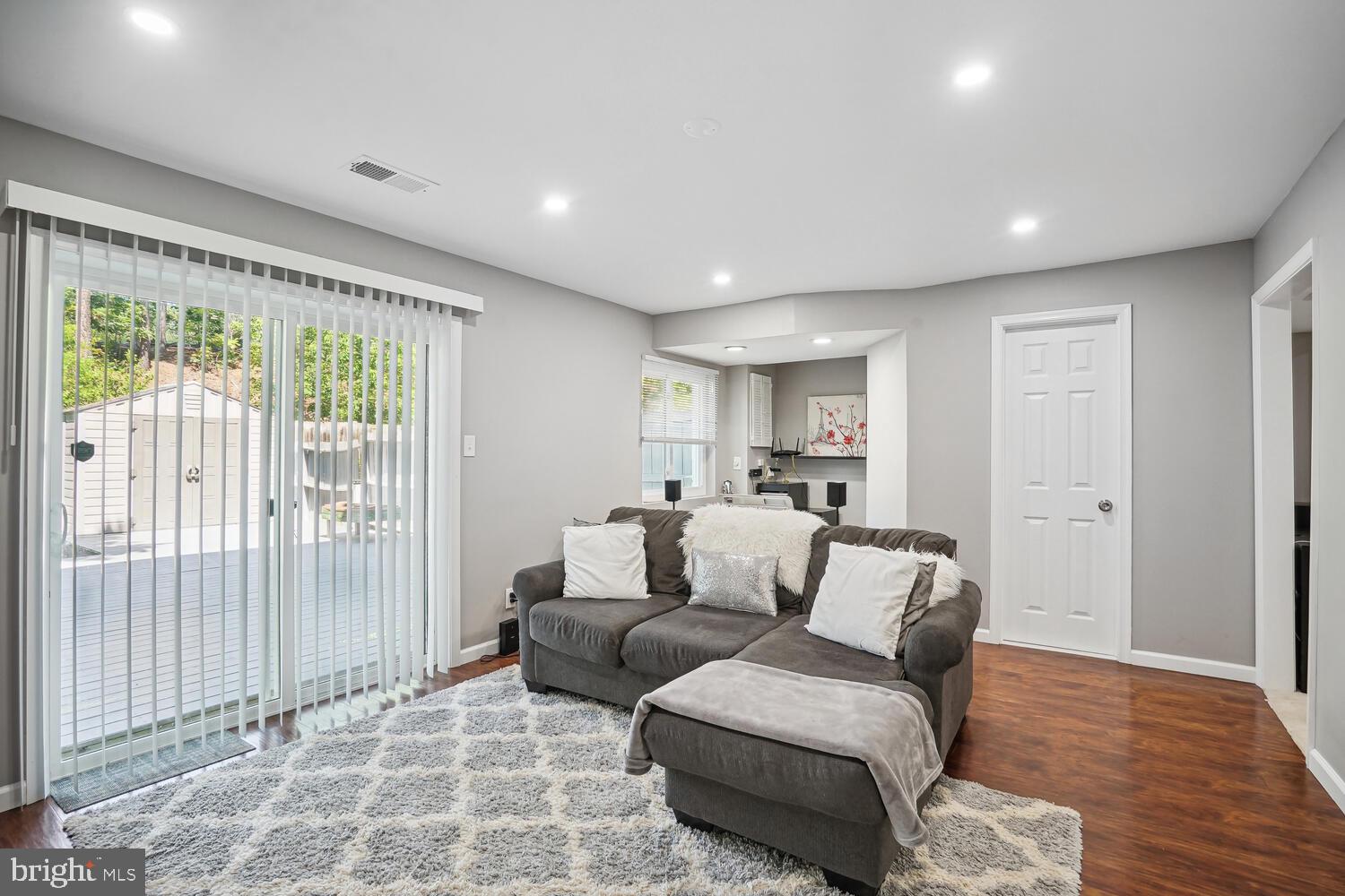 LAKE RIDGE - Residential