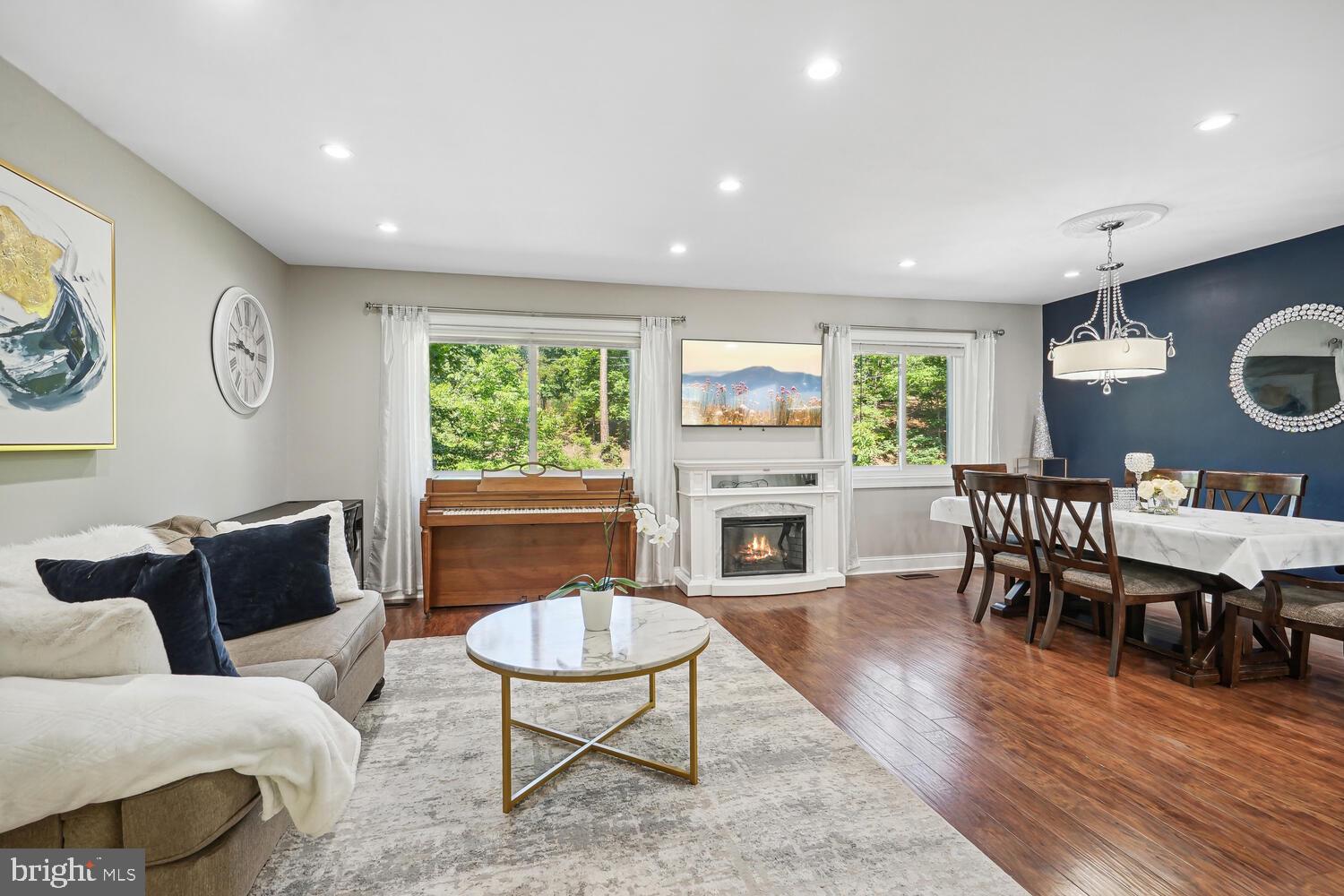 LAKE RIDGE - Residential