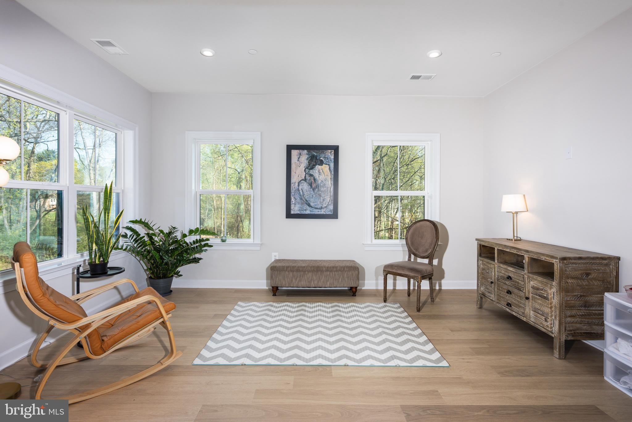 DARNESTOWN OUTSIDE - Residential