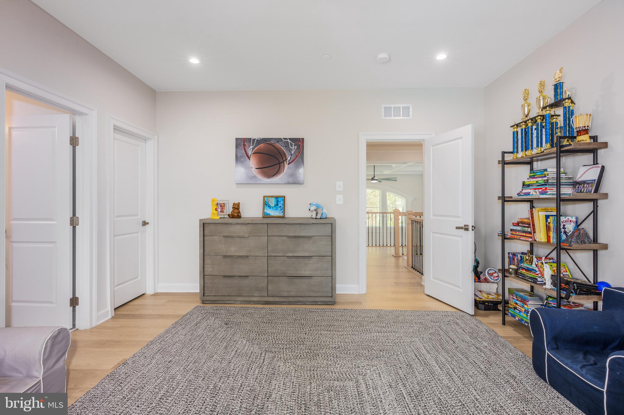 DARNESTOWN OUTSIDE - Residential