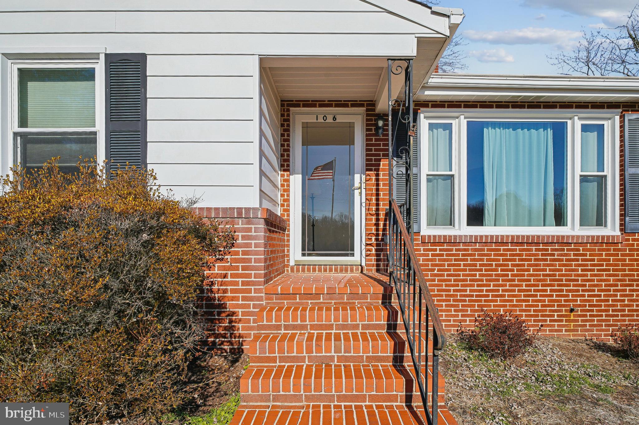 TRACYS LANDING - Residential