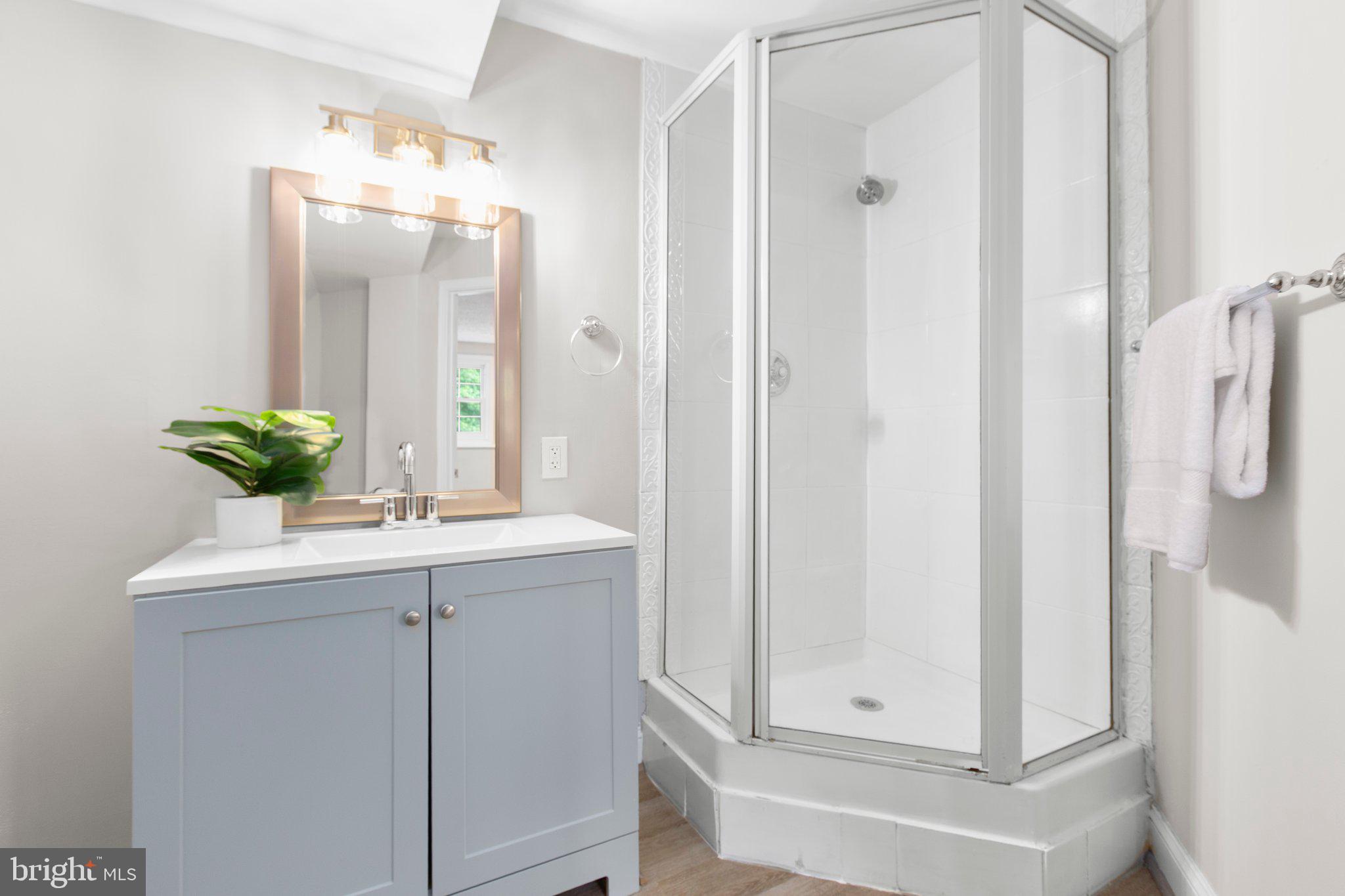 SHADOW WOODS - Residential