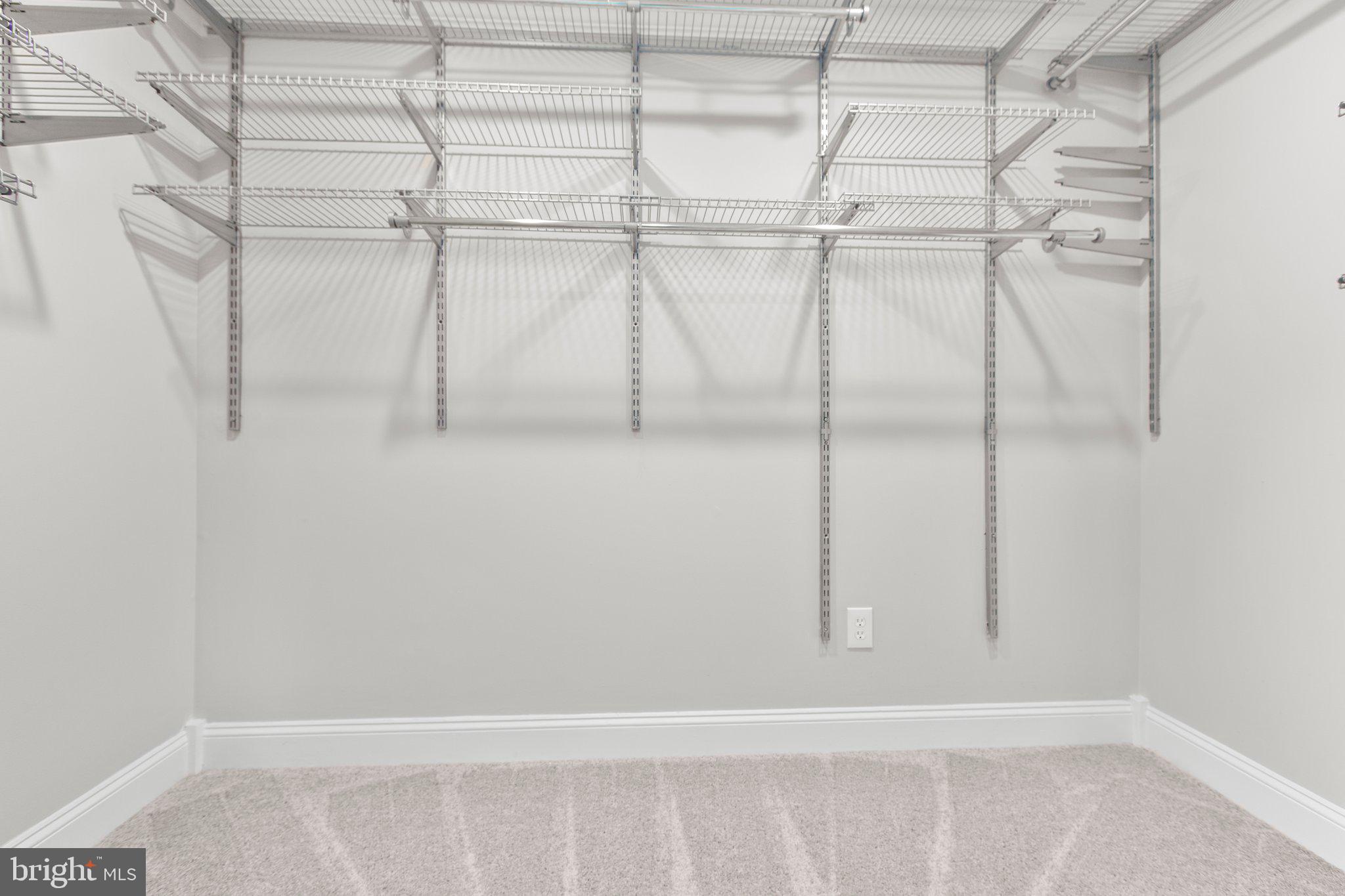 SHADOW WOODS - Residential