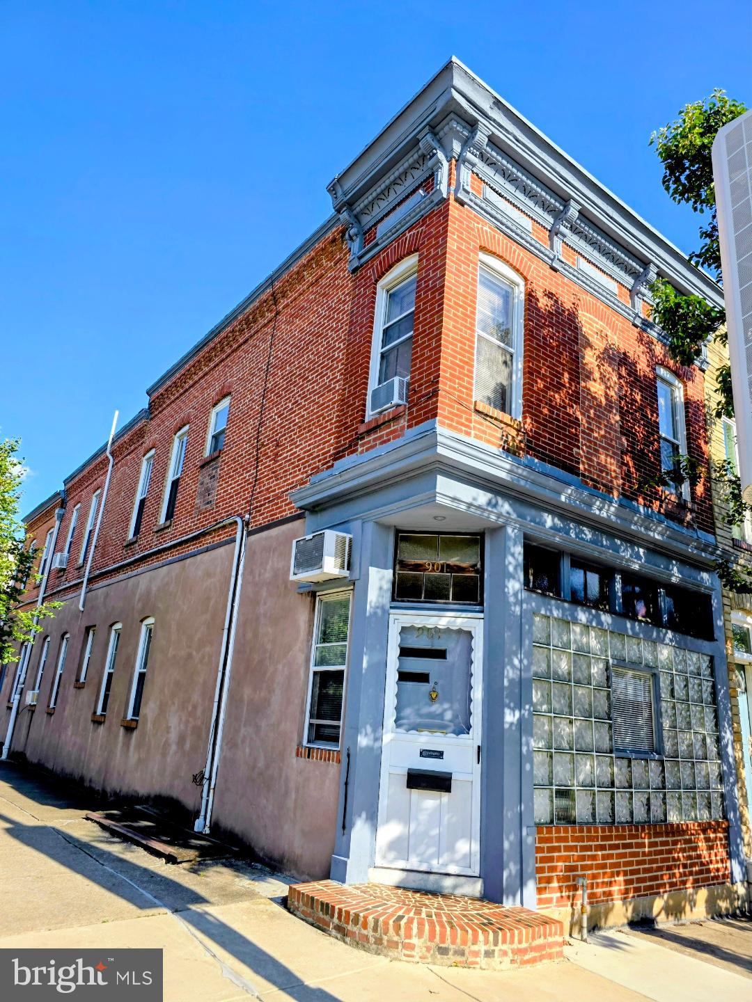 901 S EAST AVENUE