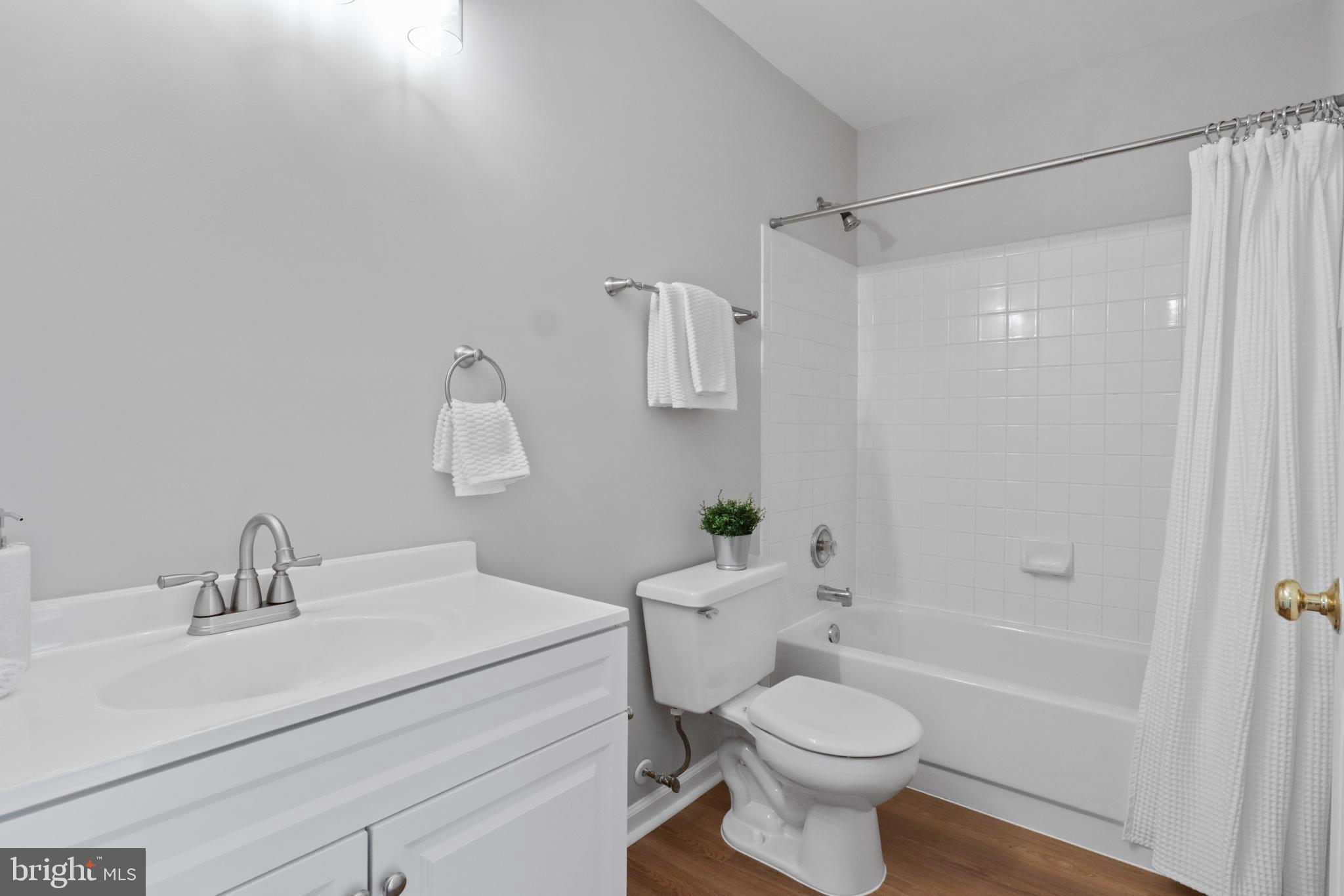 WAYSIDE VILLAGE - Residential