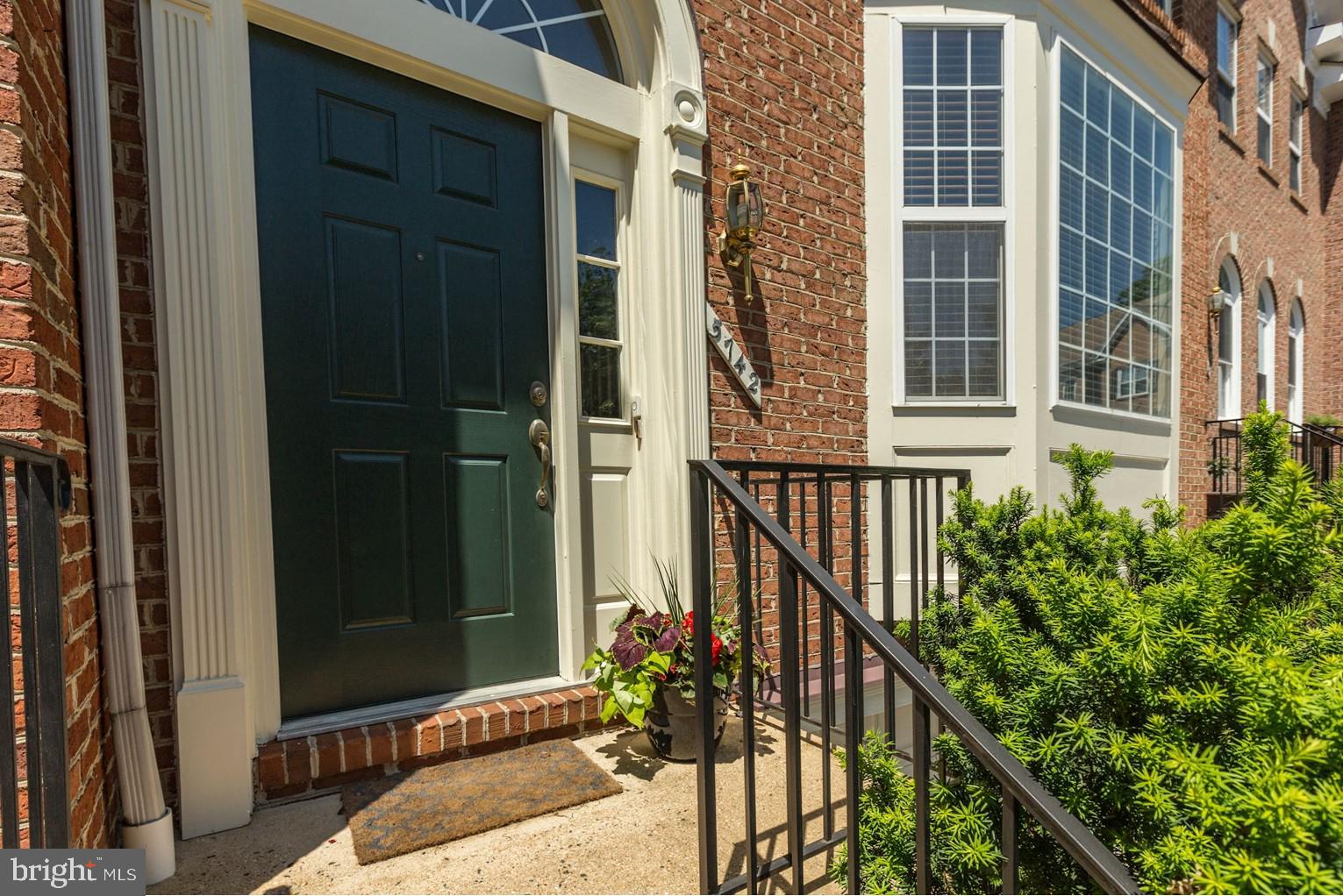 GOVERNORS GROVE - Residential Lease