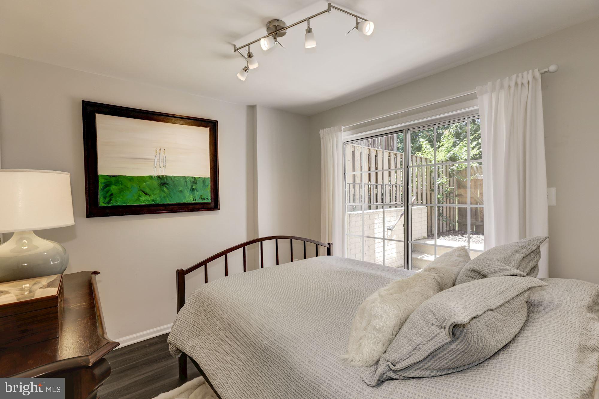 GOVERNORS GROVE - Residential Lease