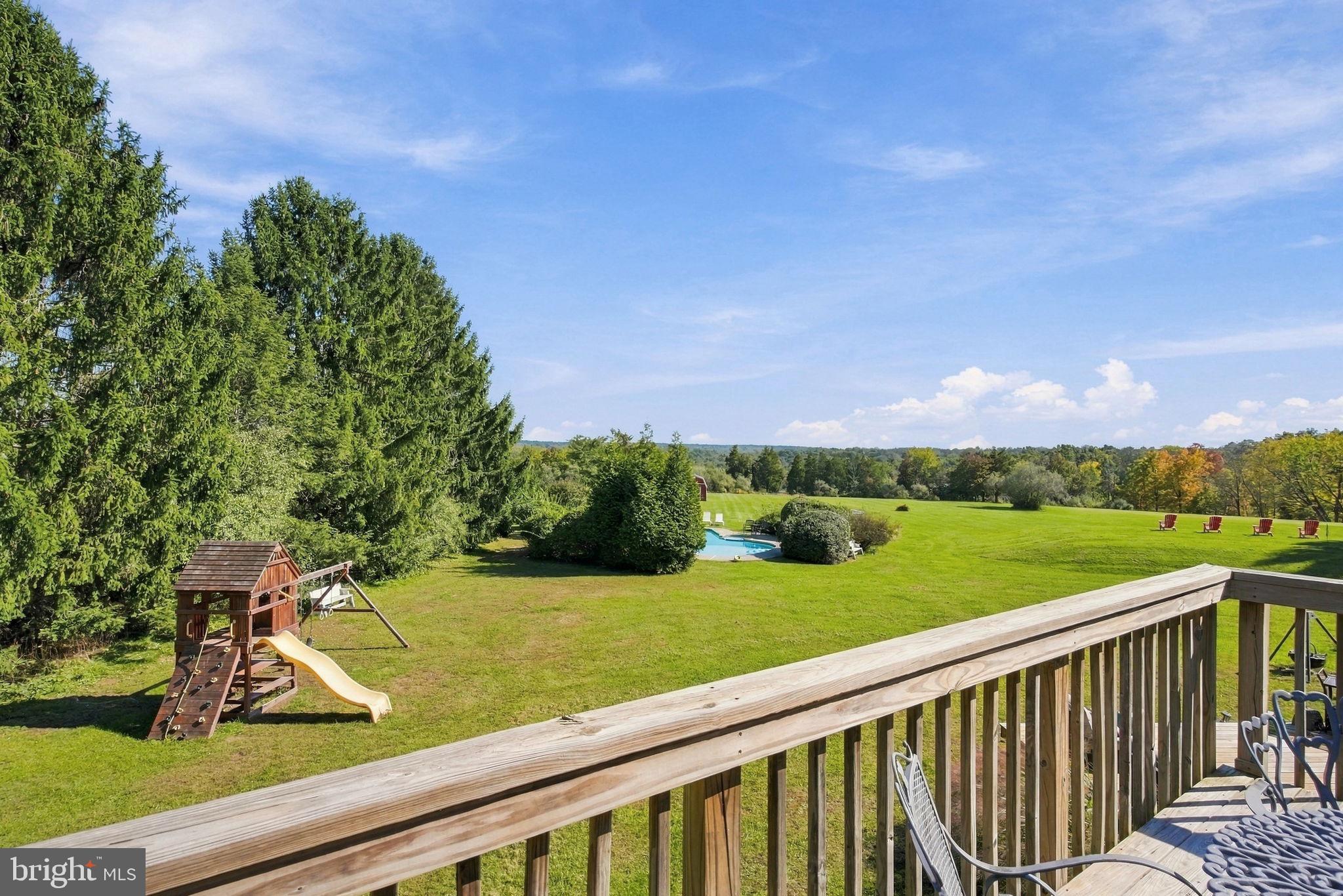 215 E DARK HOLLOW ROAD