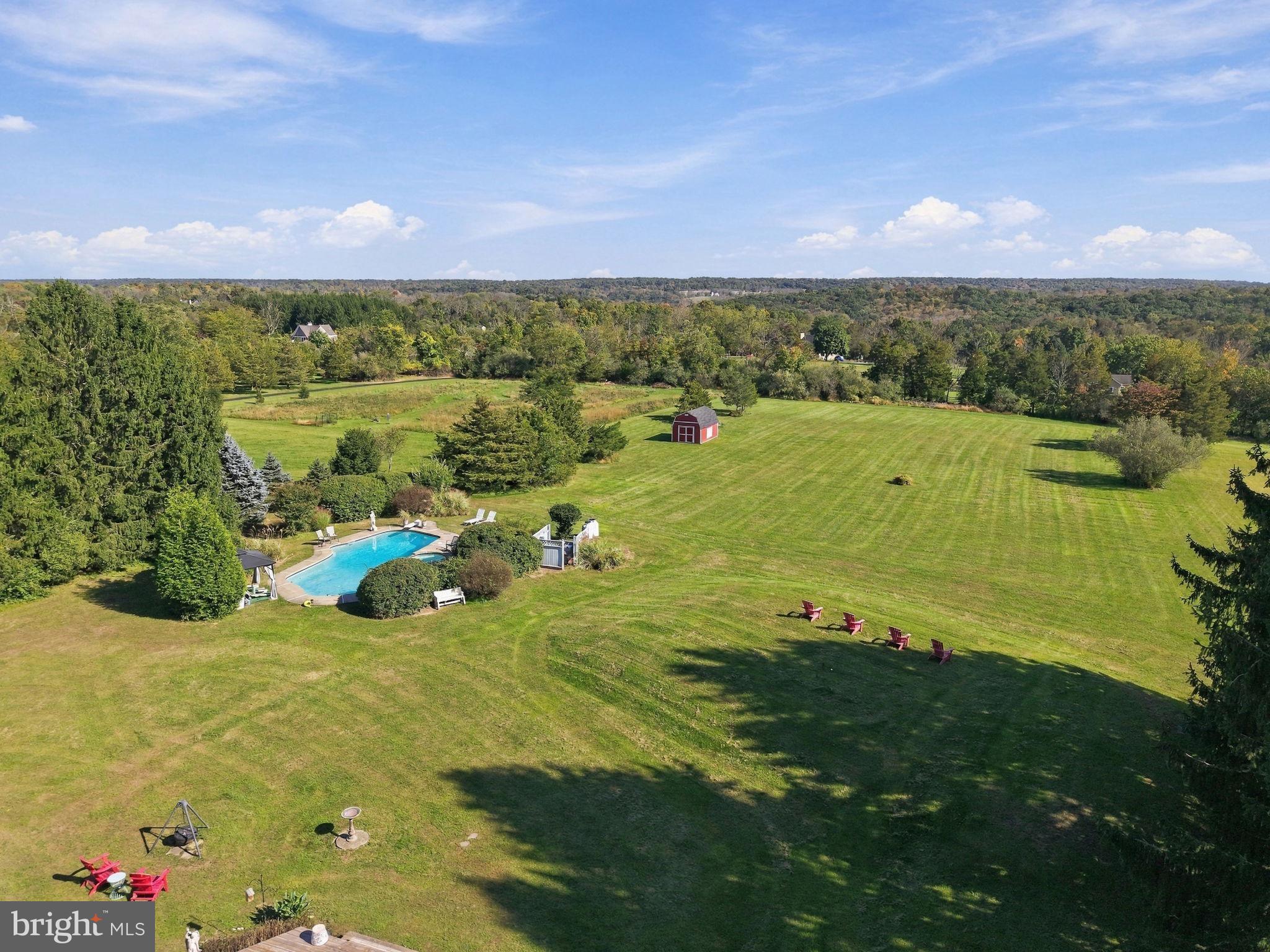 215 E DARK HOLLOW ROAD