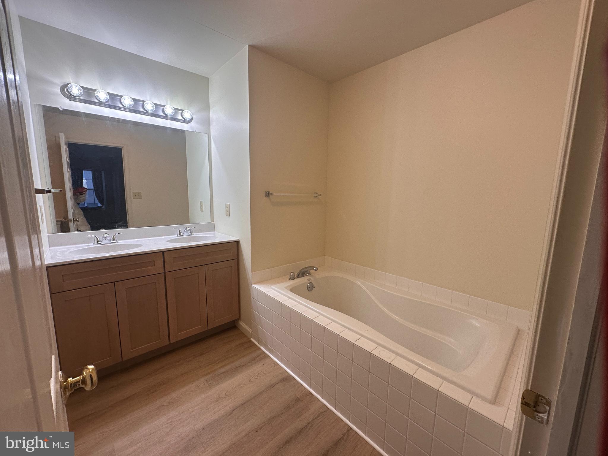 MONROE COURT - Residential Lease