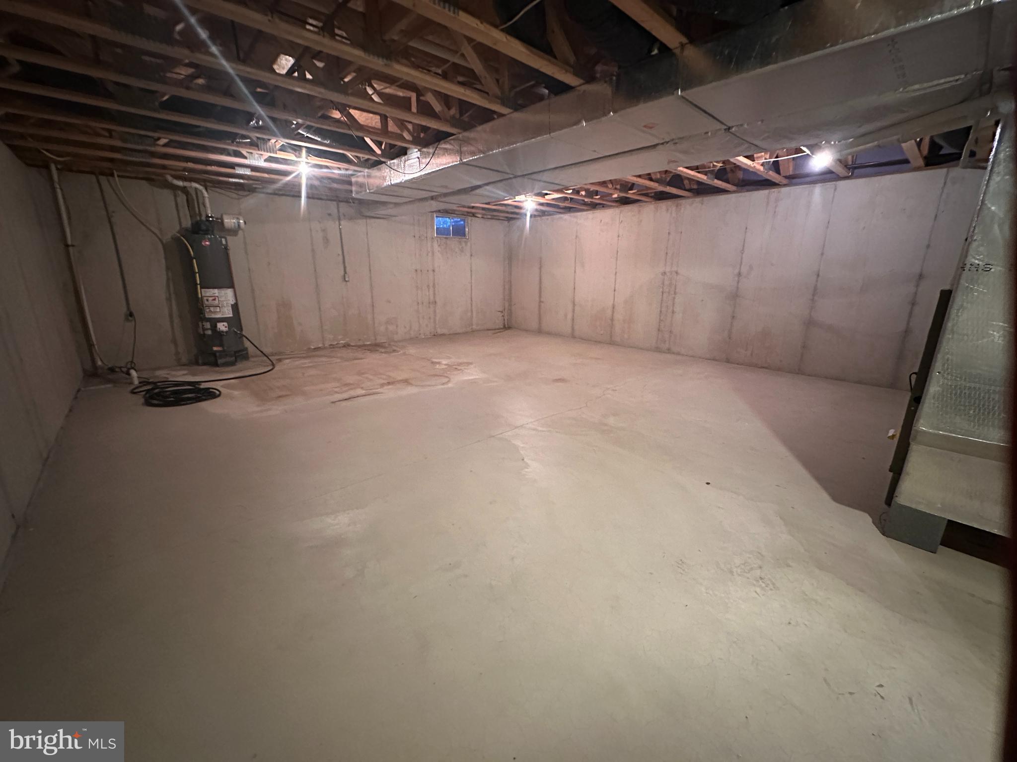 MONROE COURT - Residential Lease